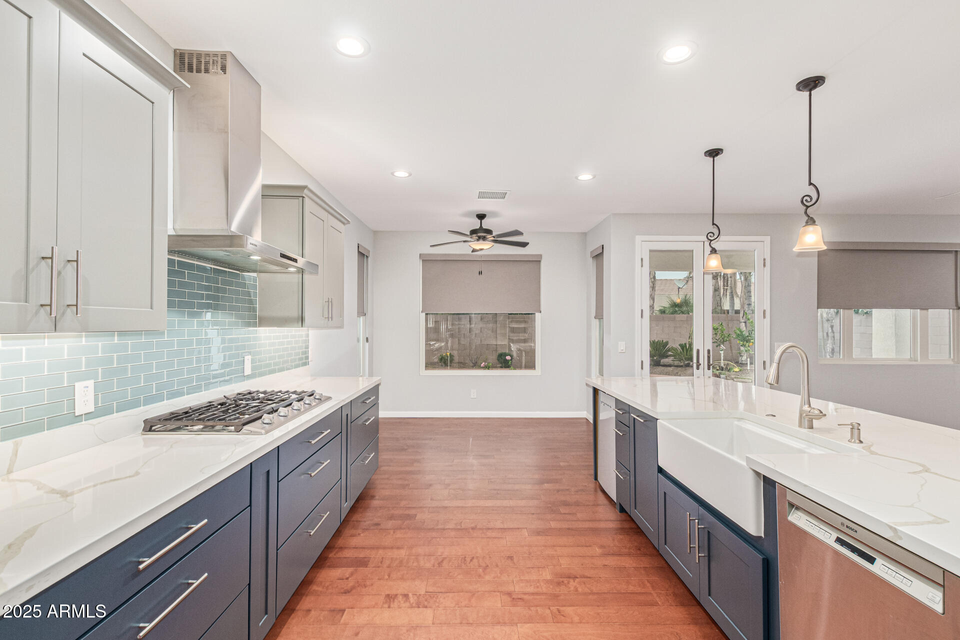 2818 E TEAKWOOD Place