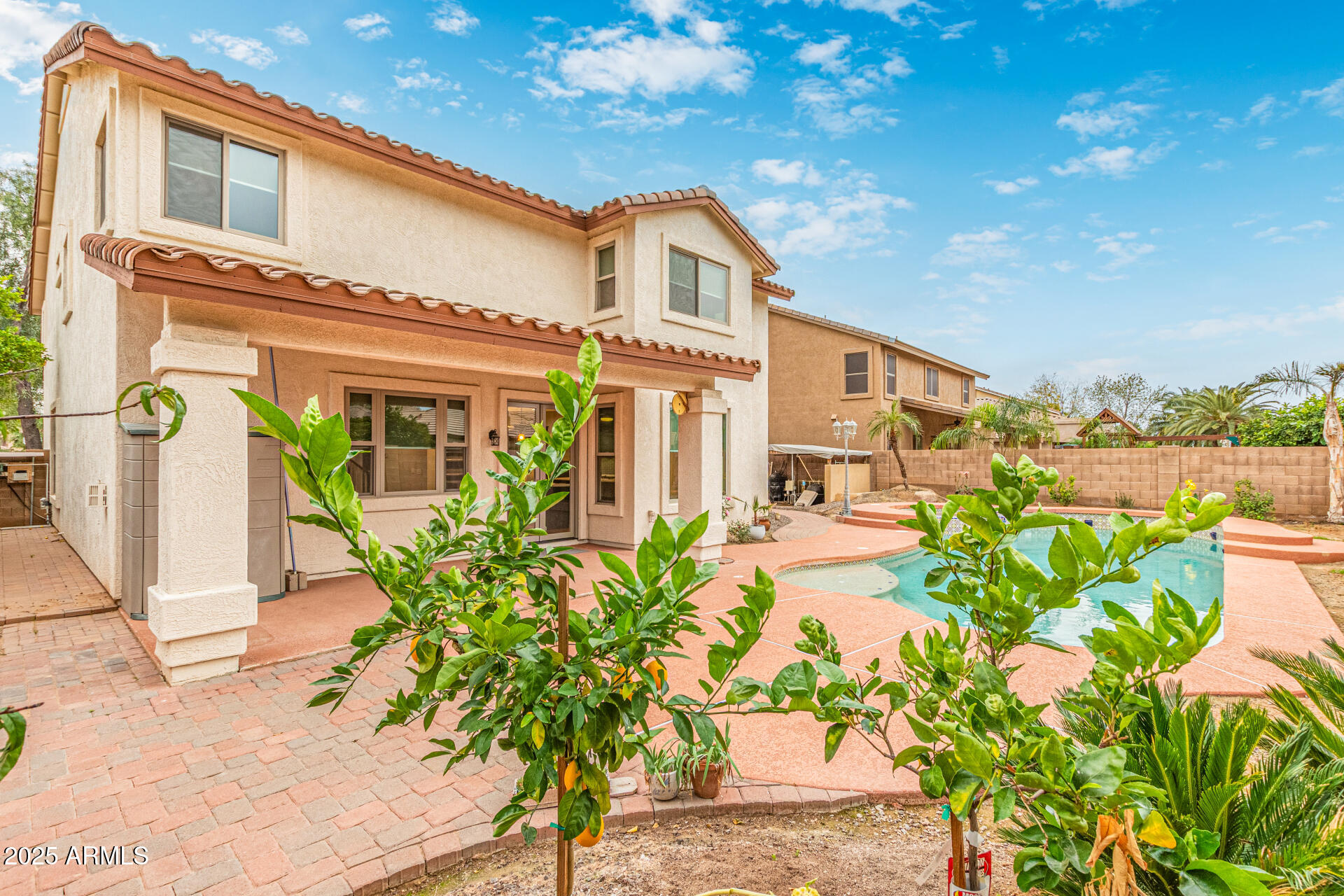 2818 E TEAKWOOD Place