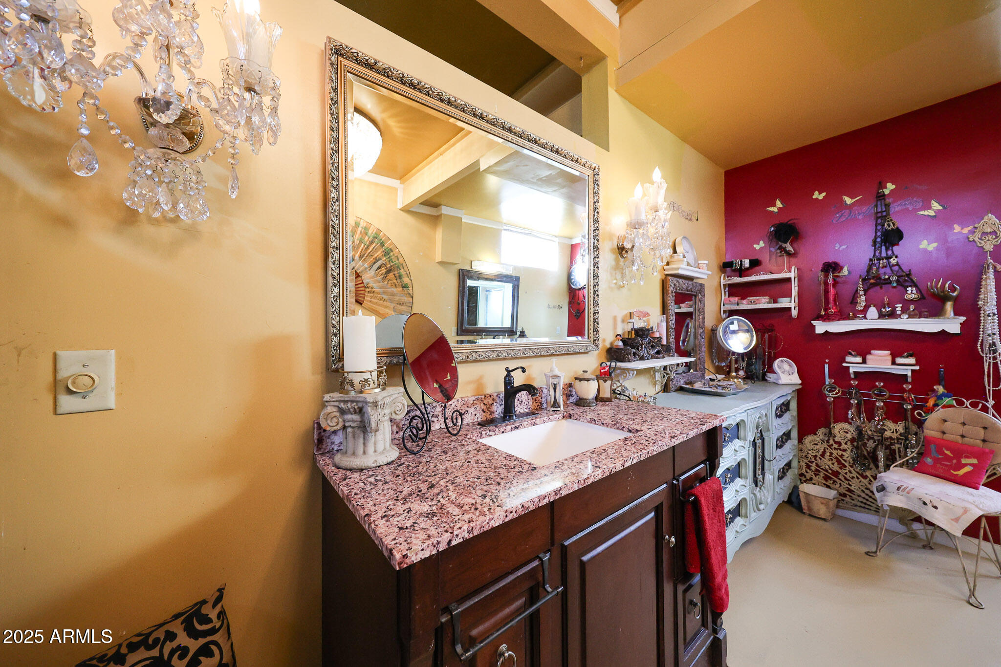 1732 W YEARLING Road