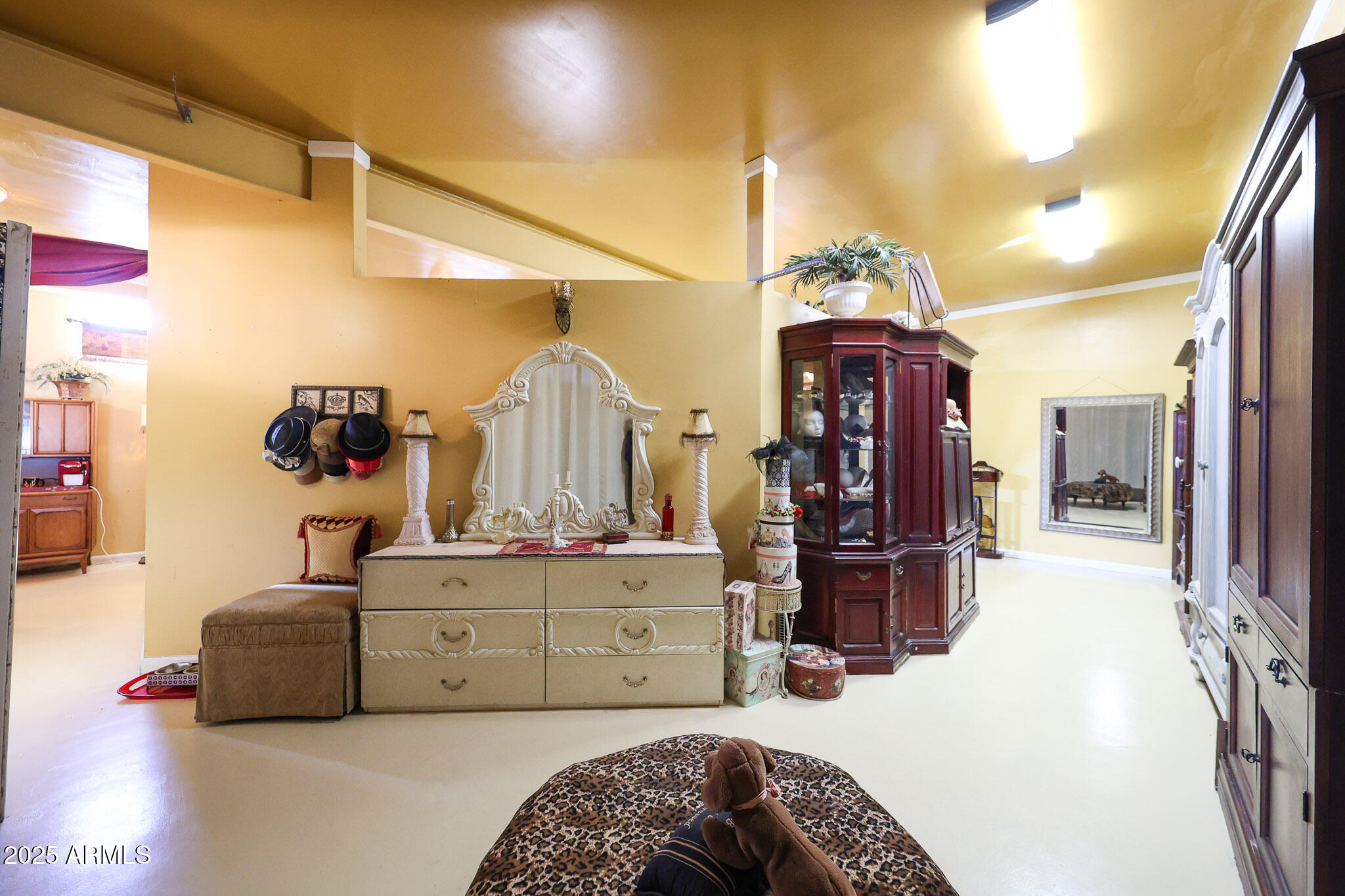 1732 W YEARLING Road