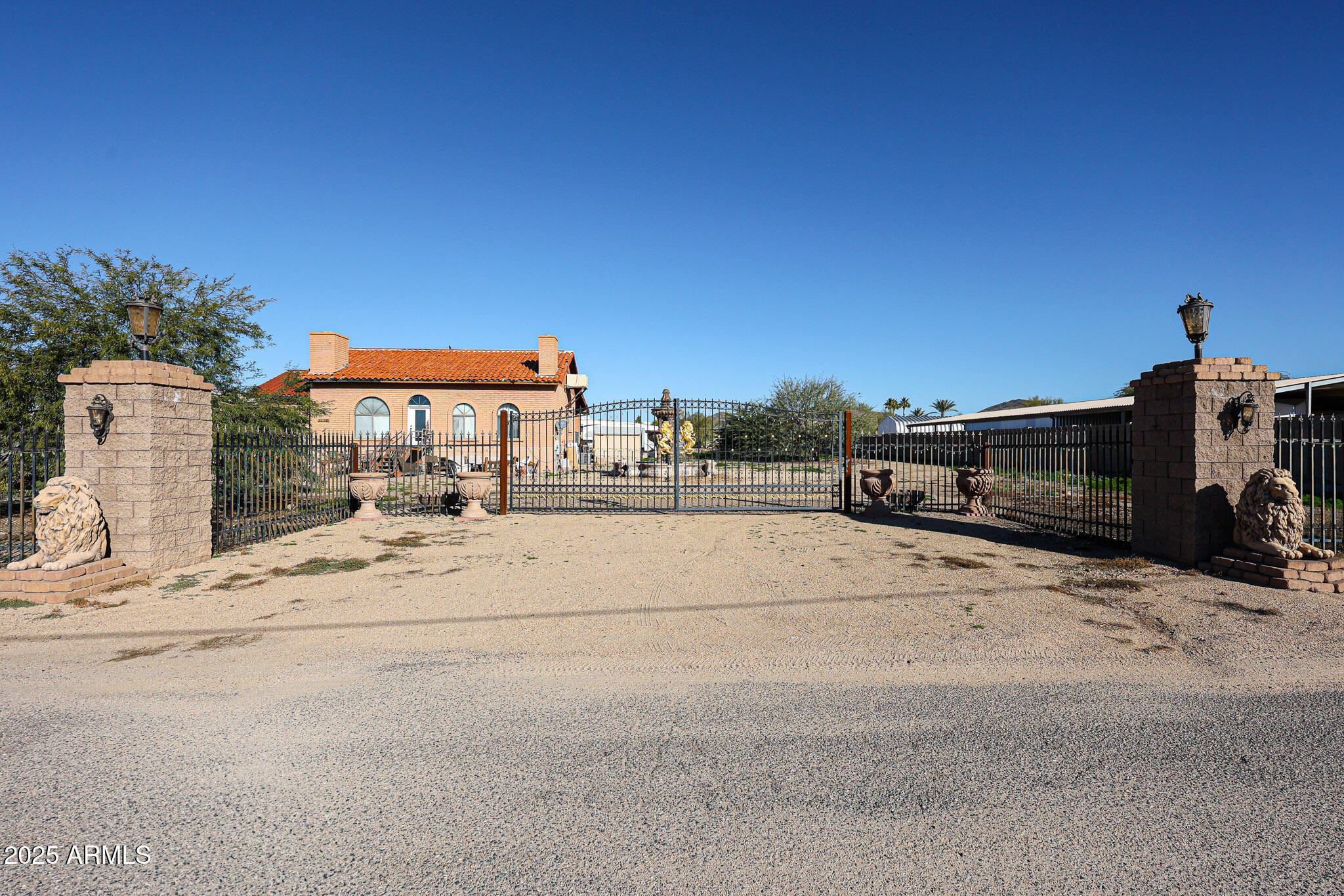 1732 W YEARLING Road