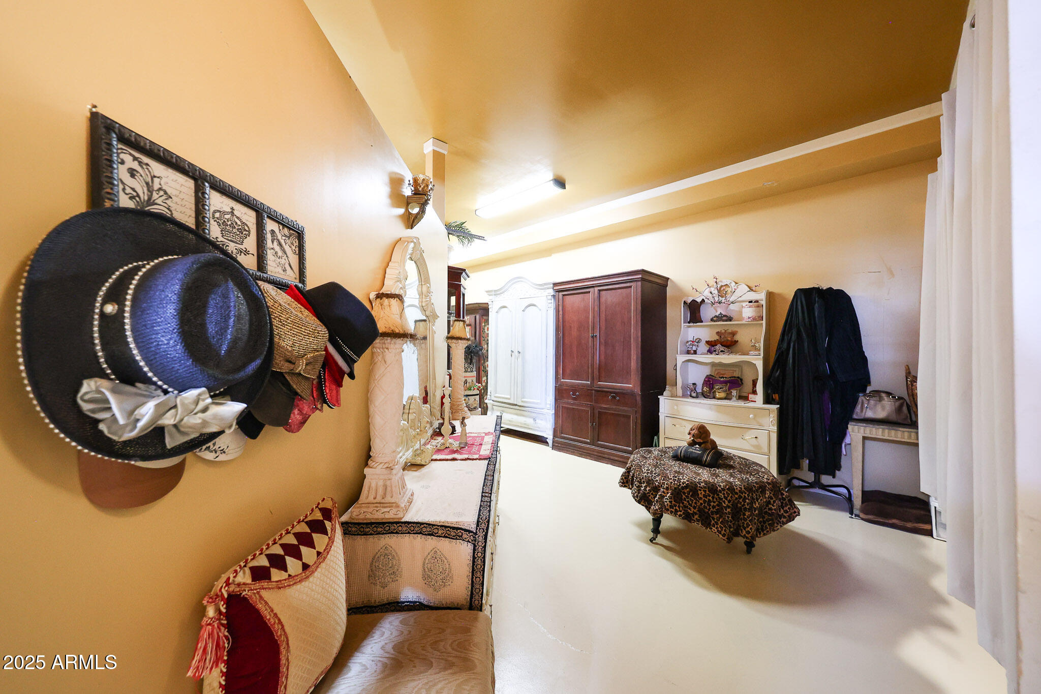 1732 W YEARLING Road