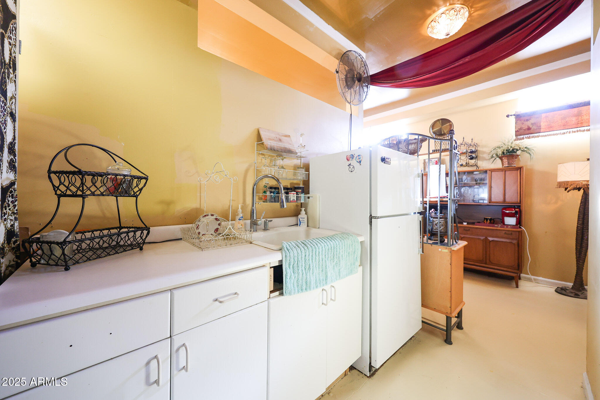 1732 W YEARLING Road