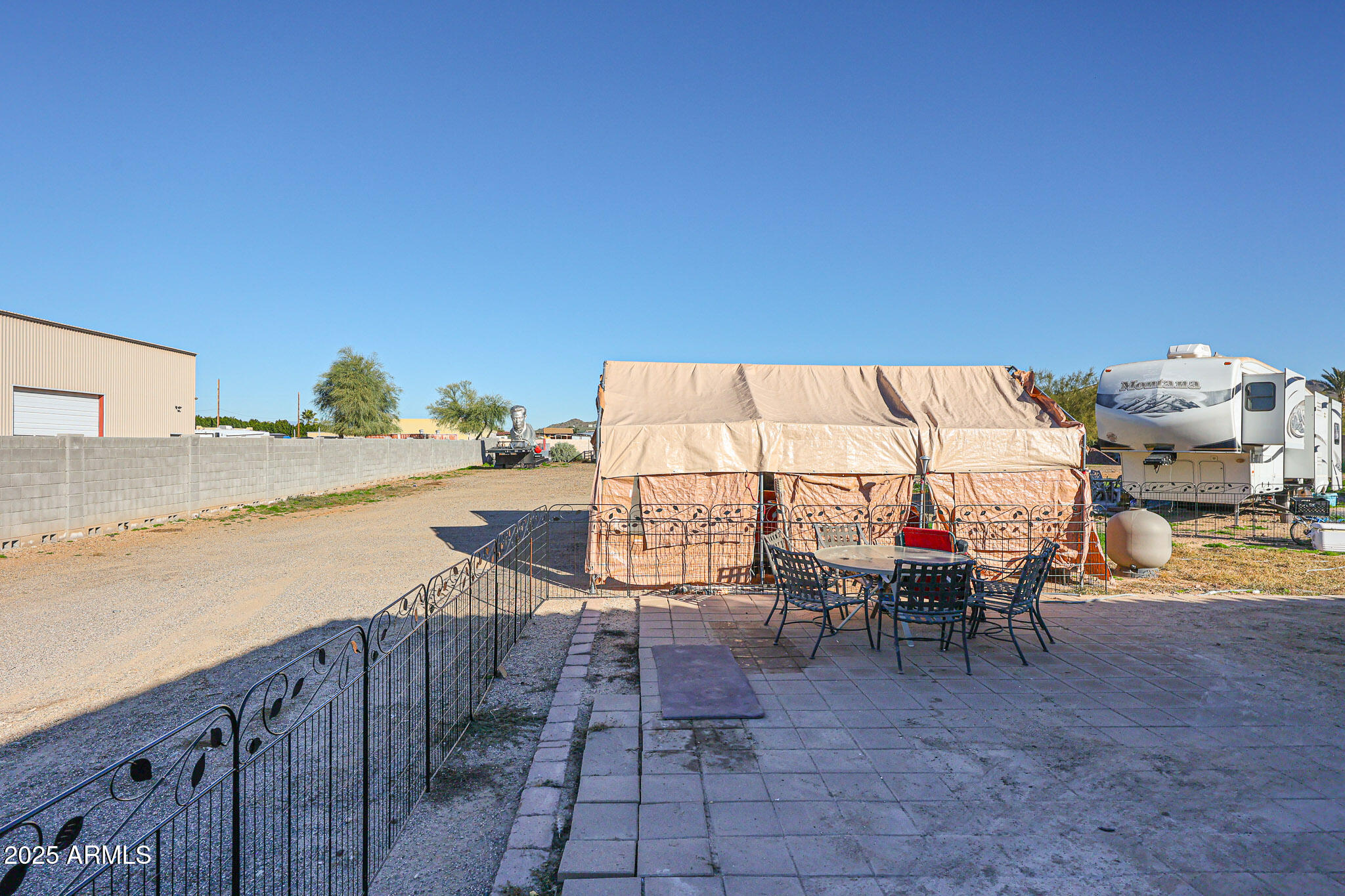 1732 W YEARLING Road