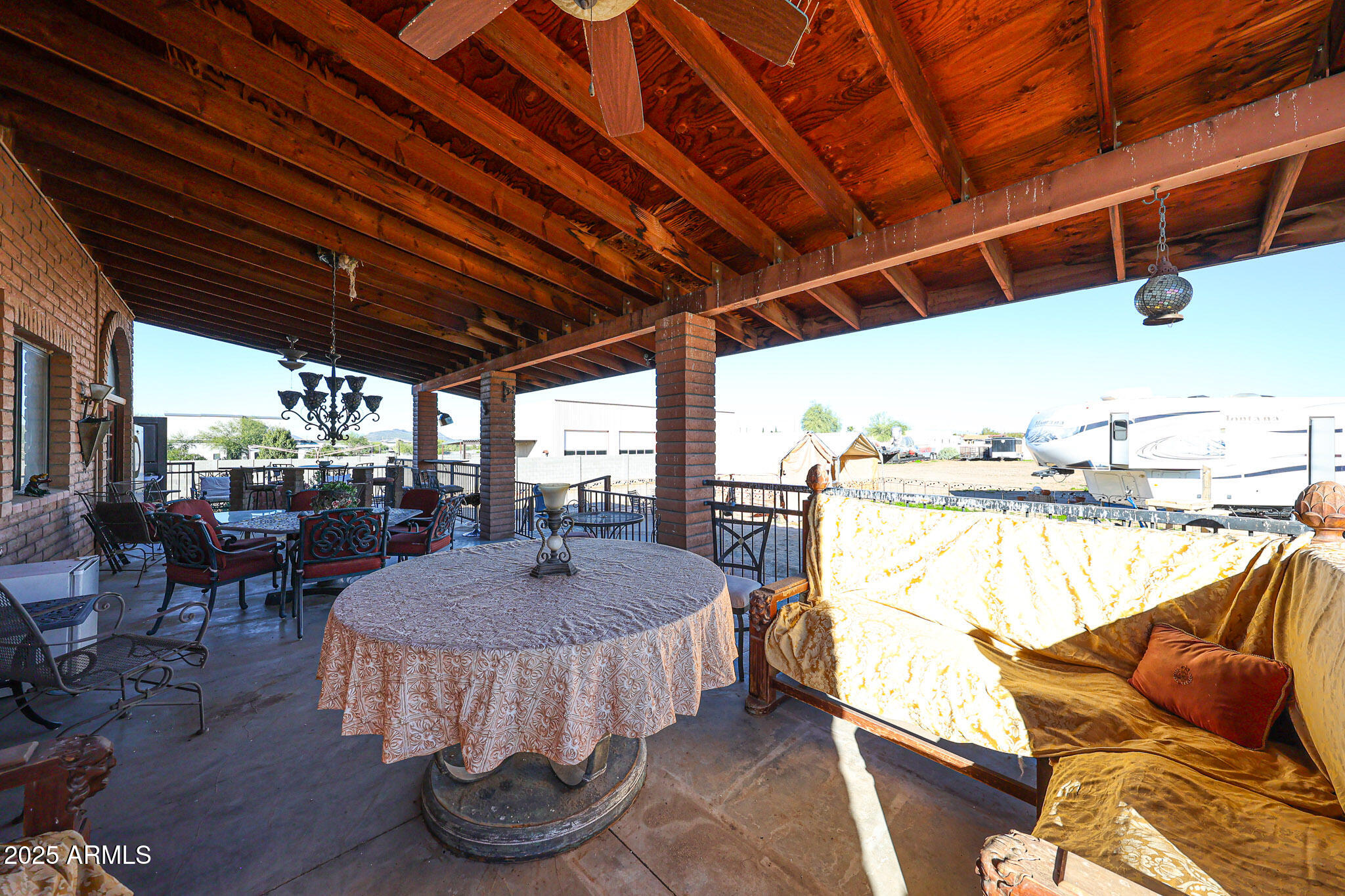 1732 W YEARLING Road