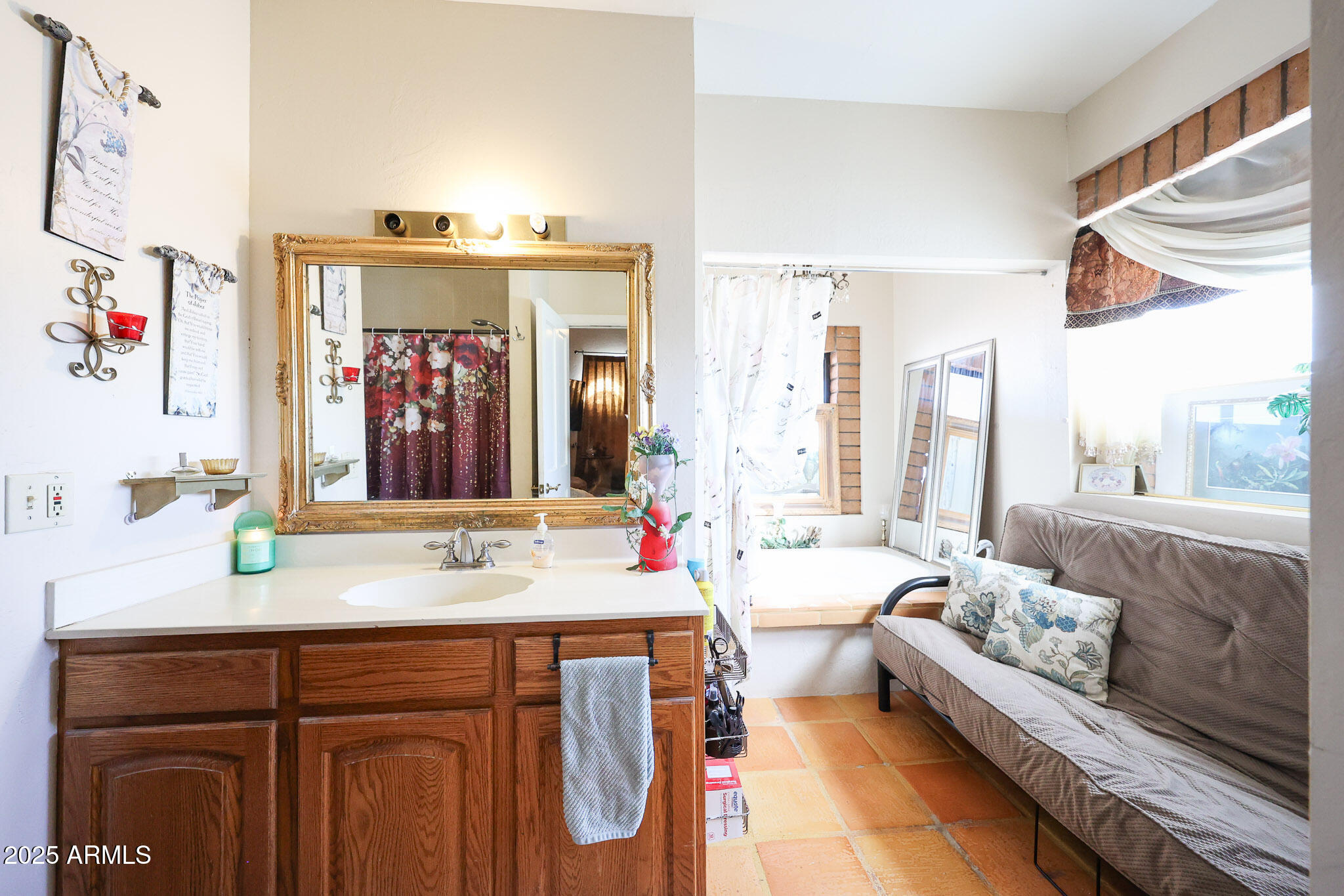 1732 W YEARLING Road