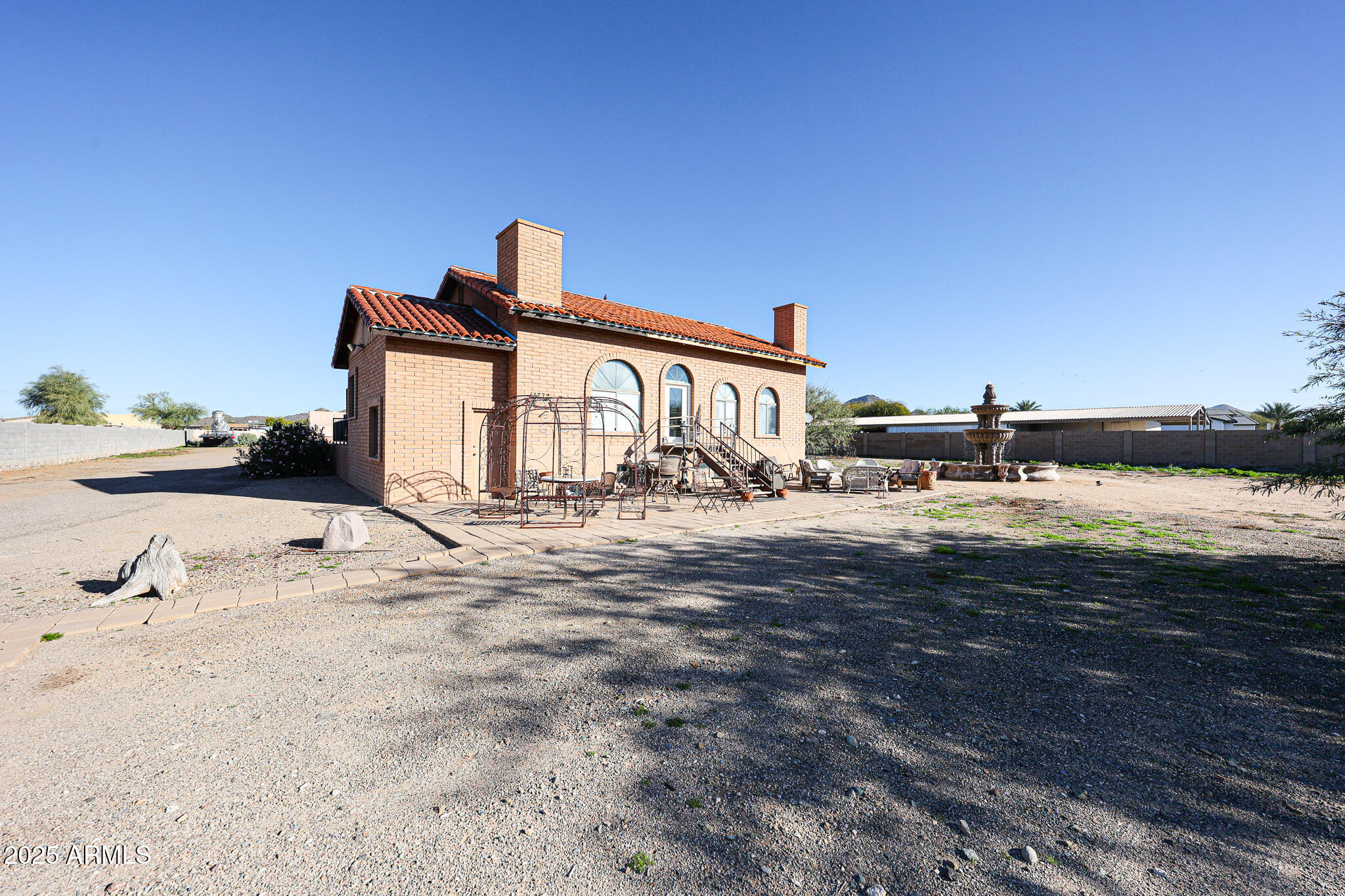 1732 W YEARLING Road