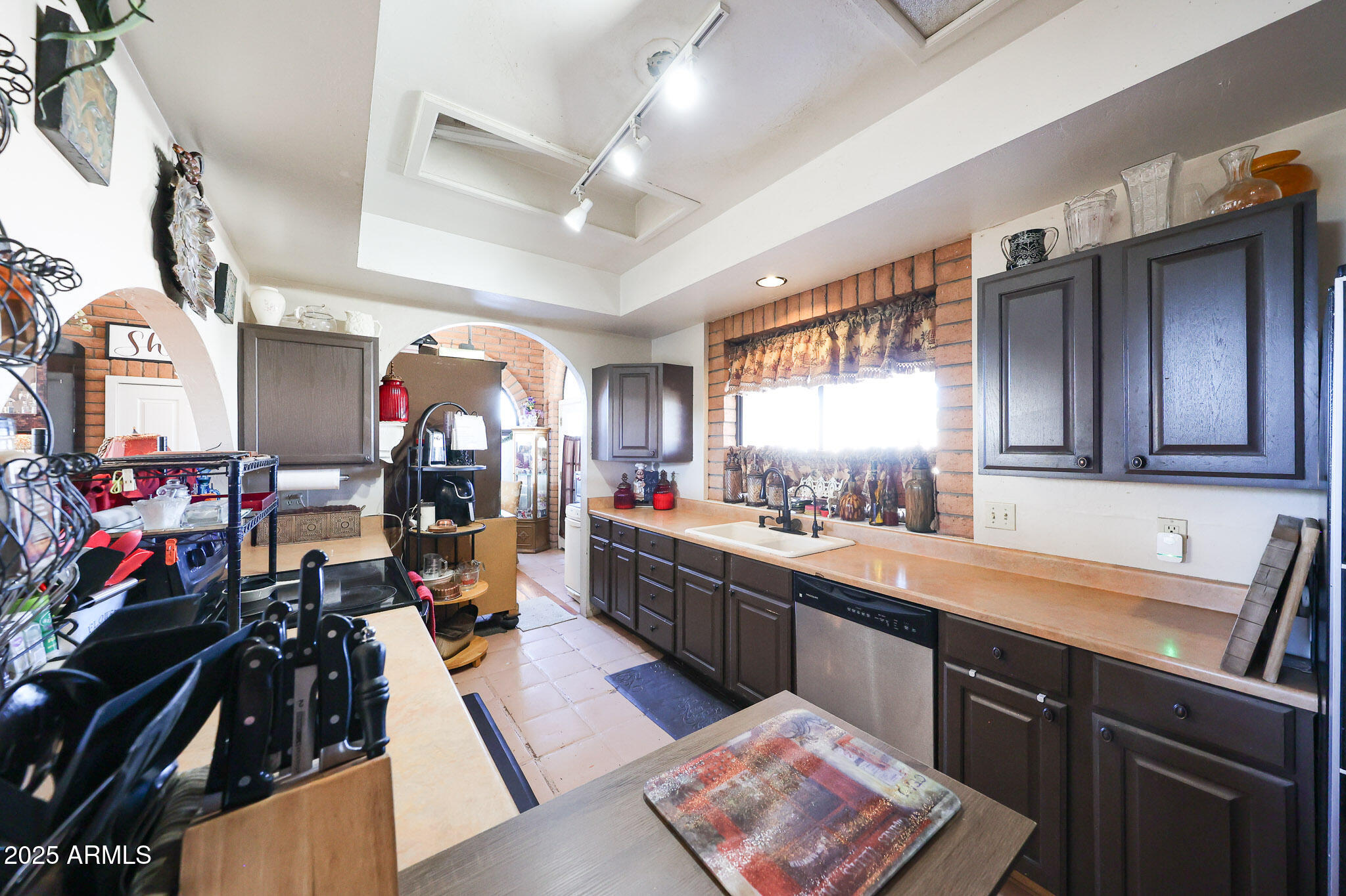 1732 W YEARLING Road