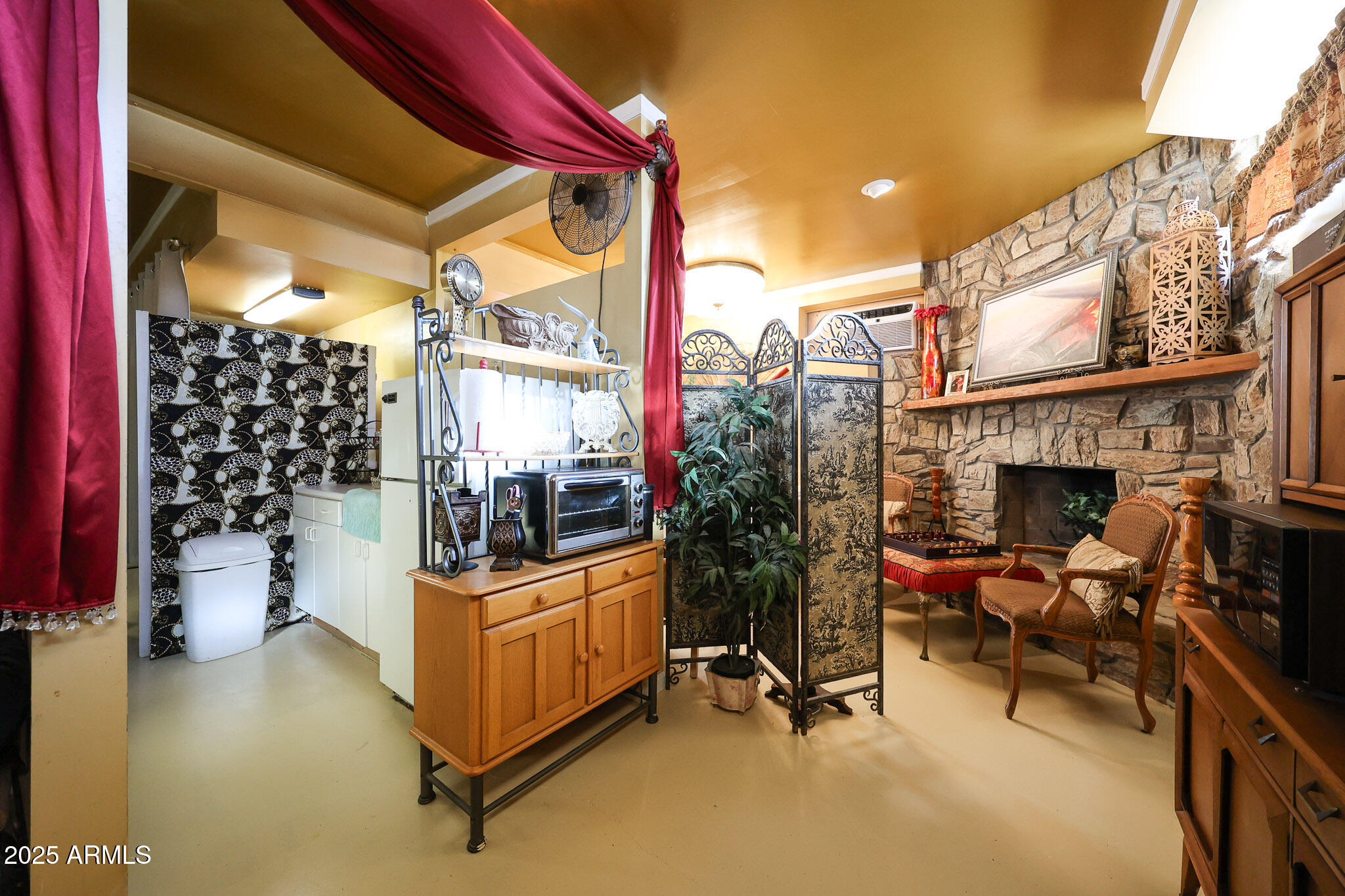 1732 W YEARLING Road