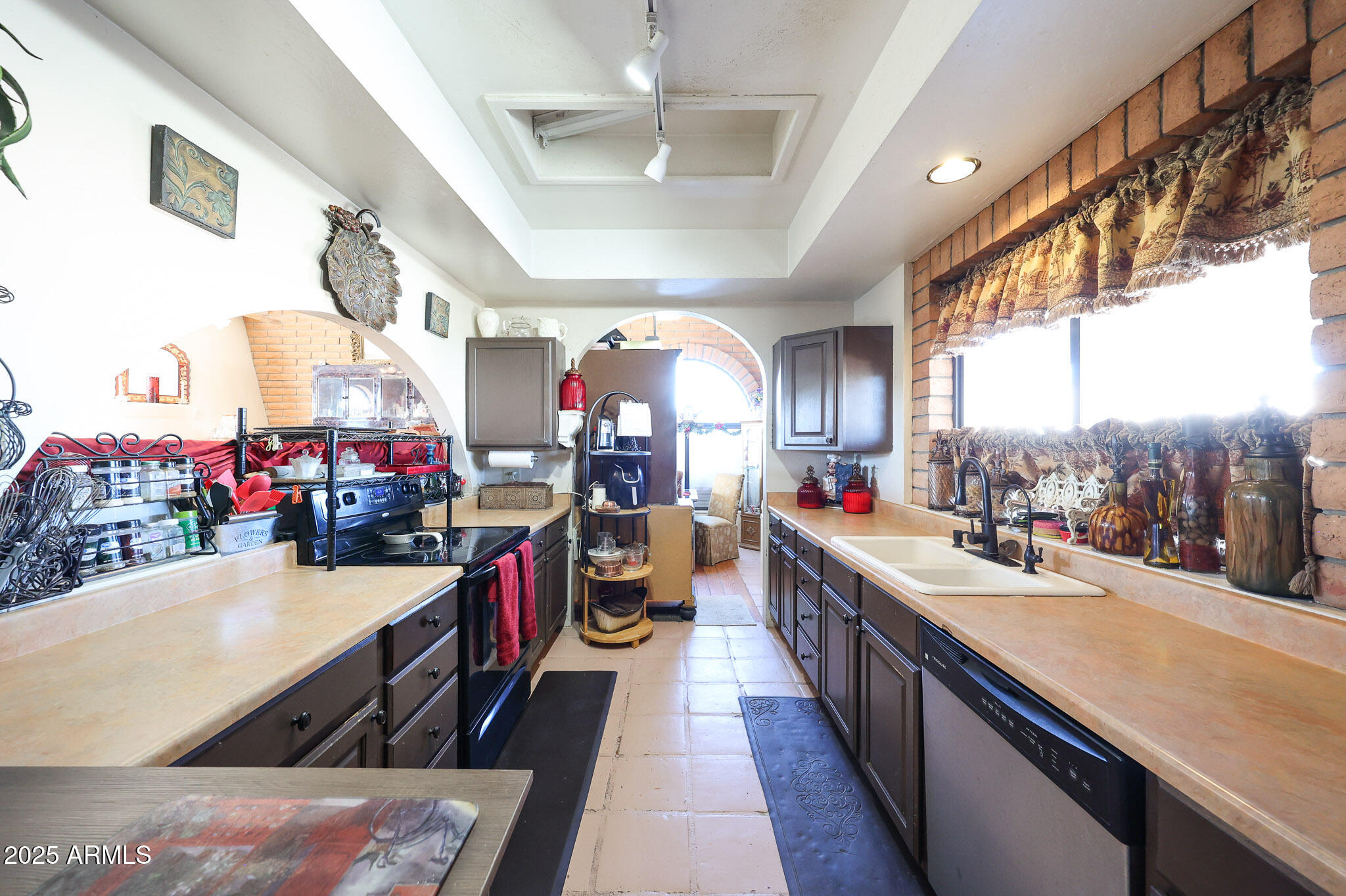 1732 W YEARLING Road