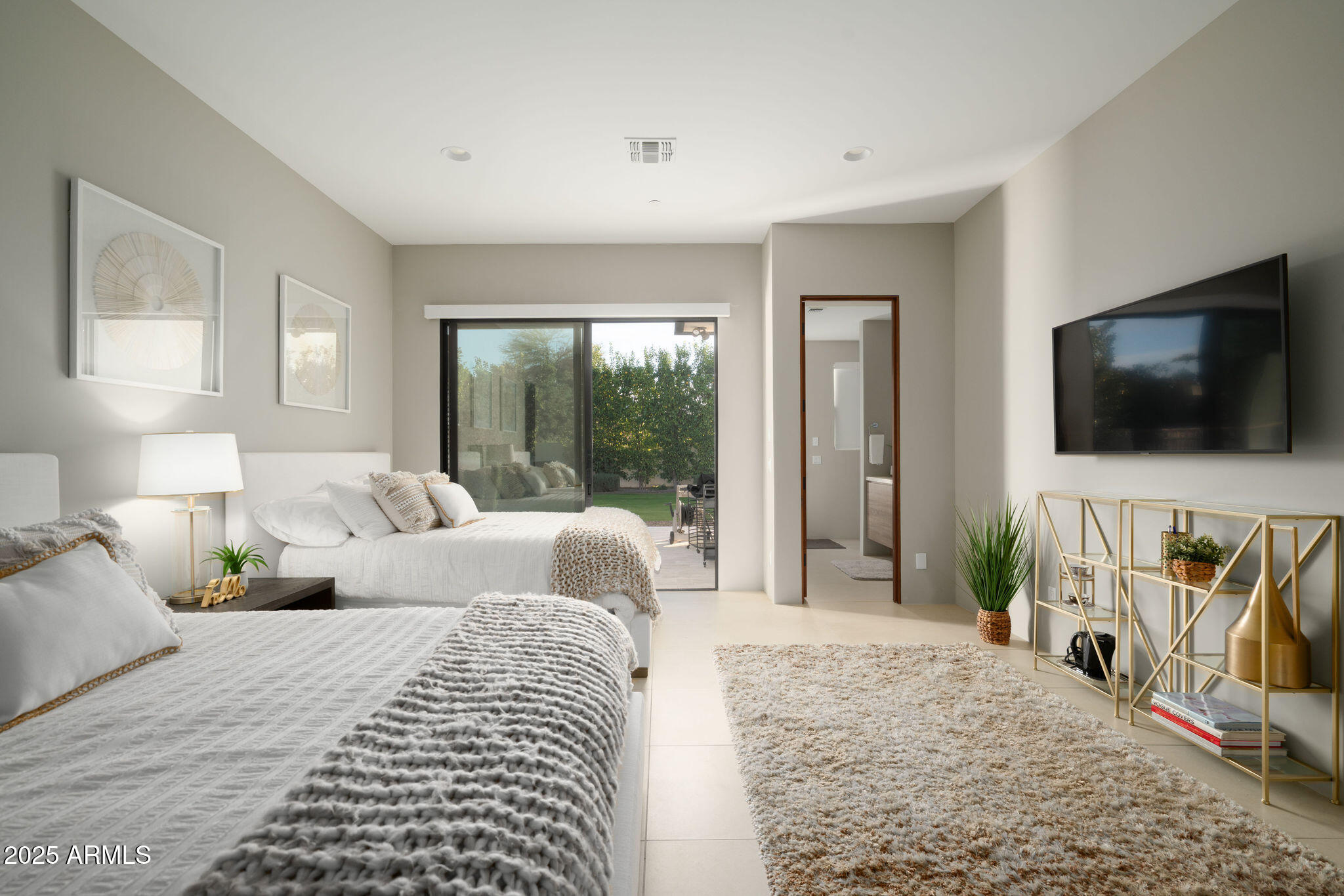 5333 E VIA LOS CABALLOS