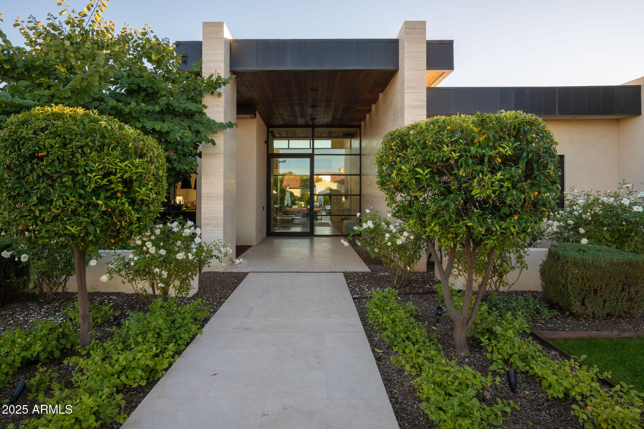 5333 E VIA LOS CABALLOS