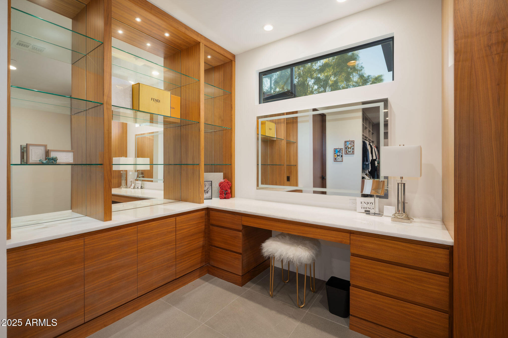 5333 E VIA LOS CABALLOS