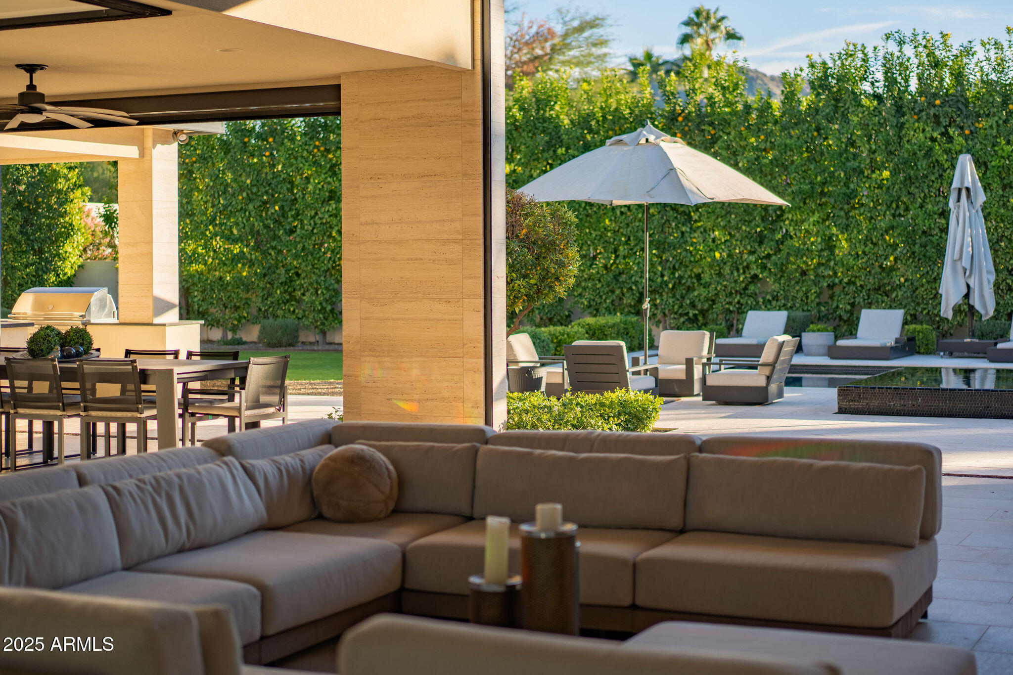 5333 E VIA LOS CABALLOS