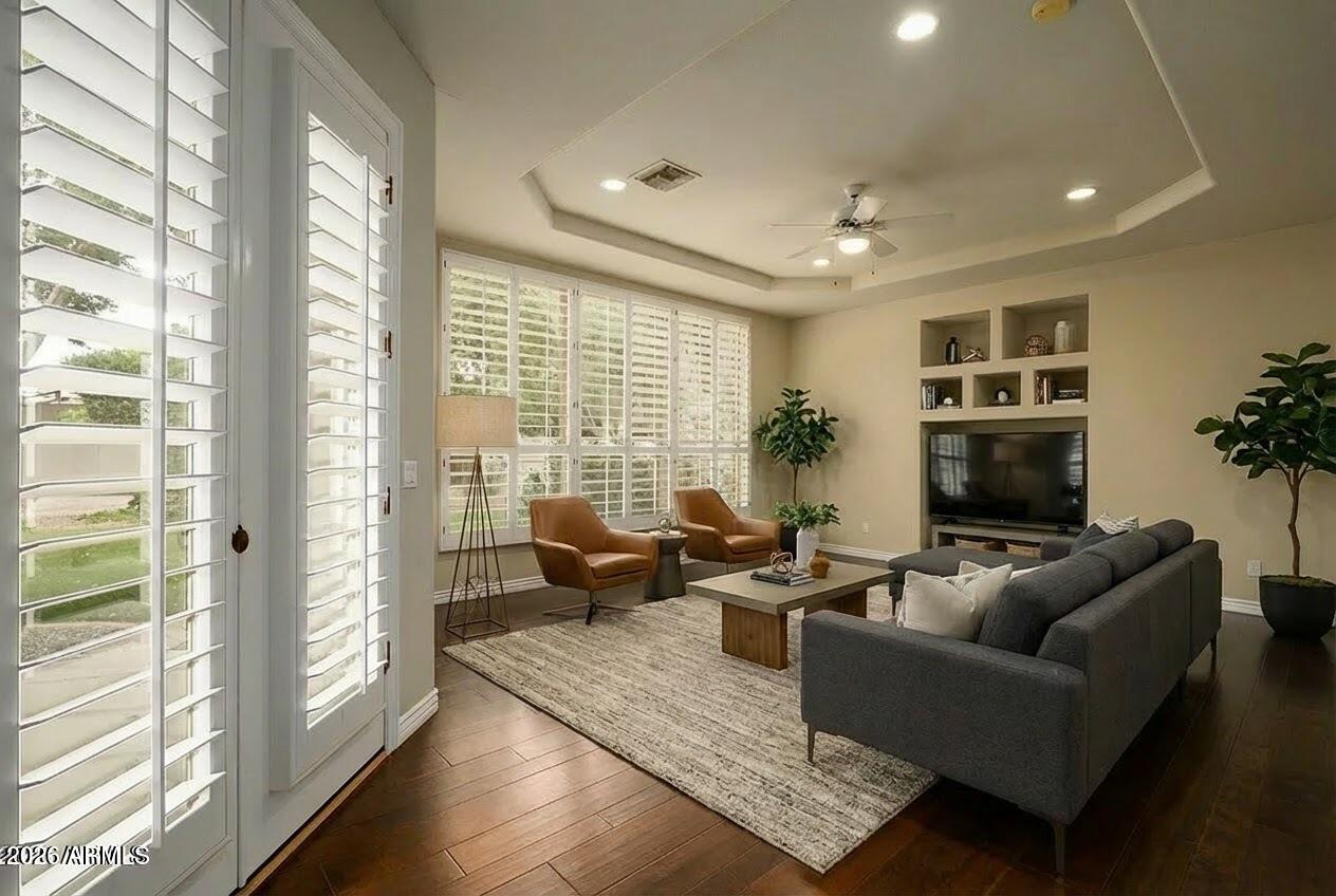 6243 E CAMELBACK Road