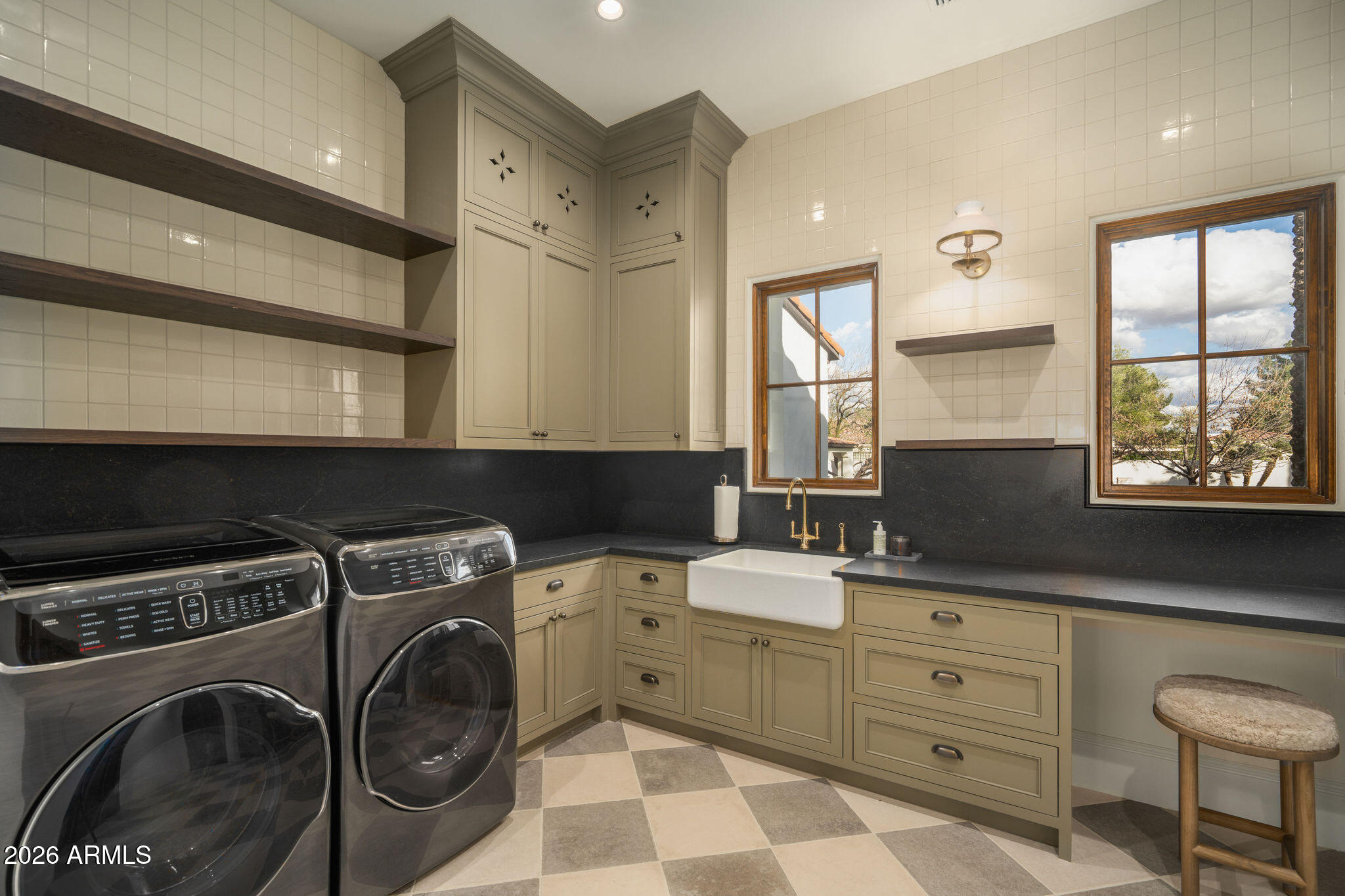 6641 E MEADOWLARK Lane