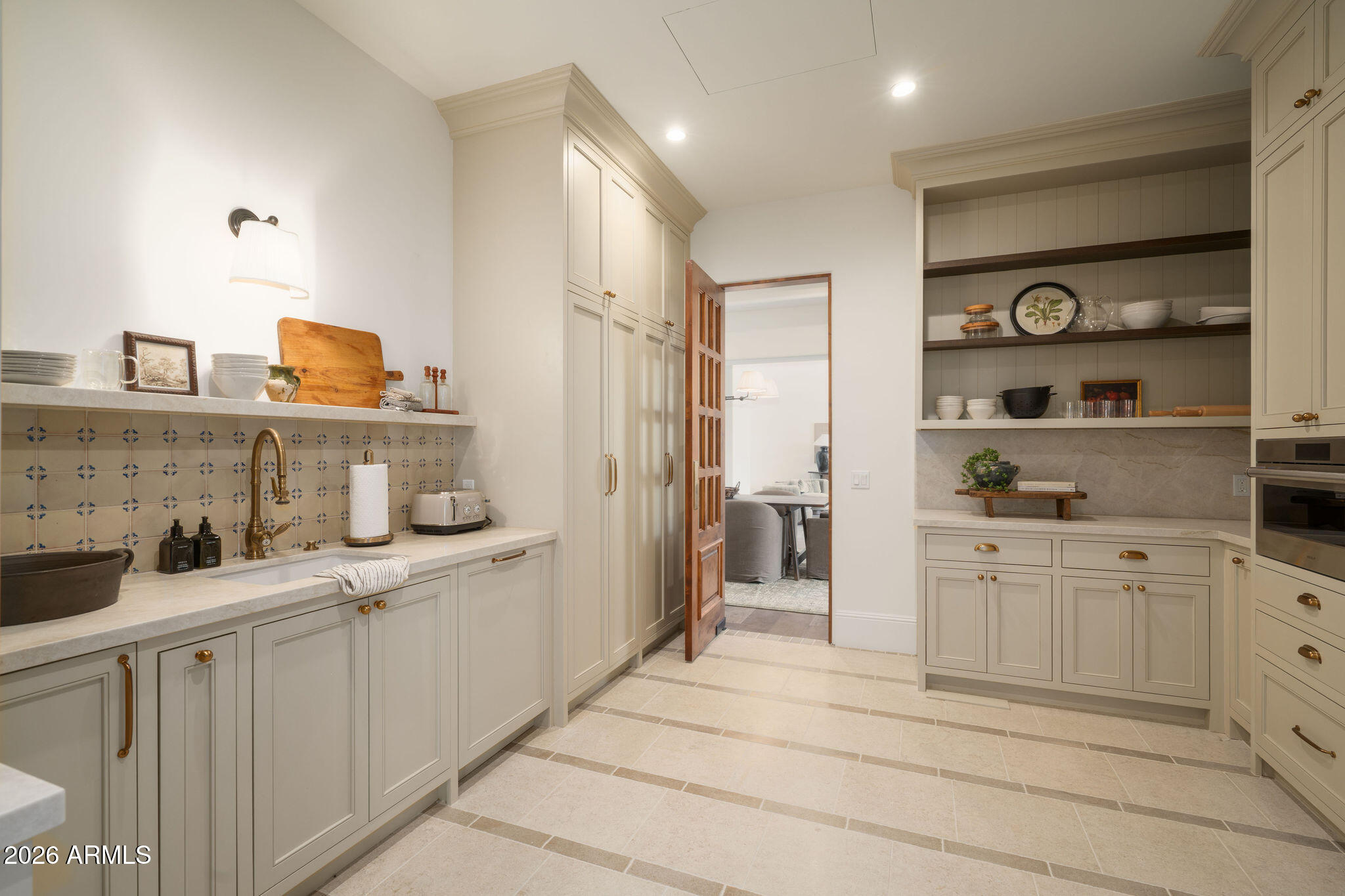 6641 E MEADOWLARK Lane