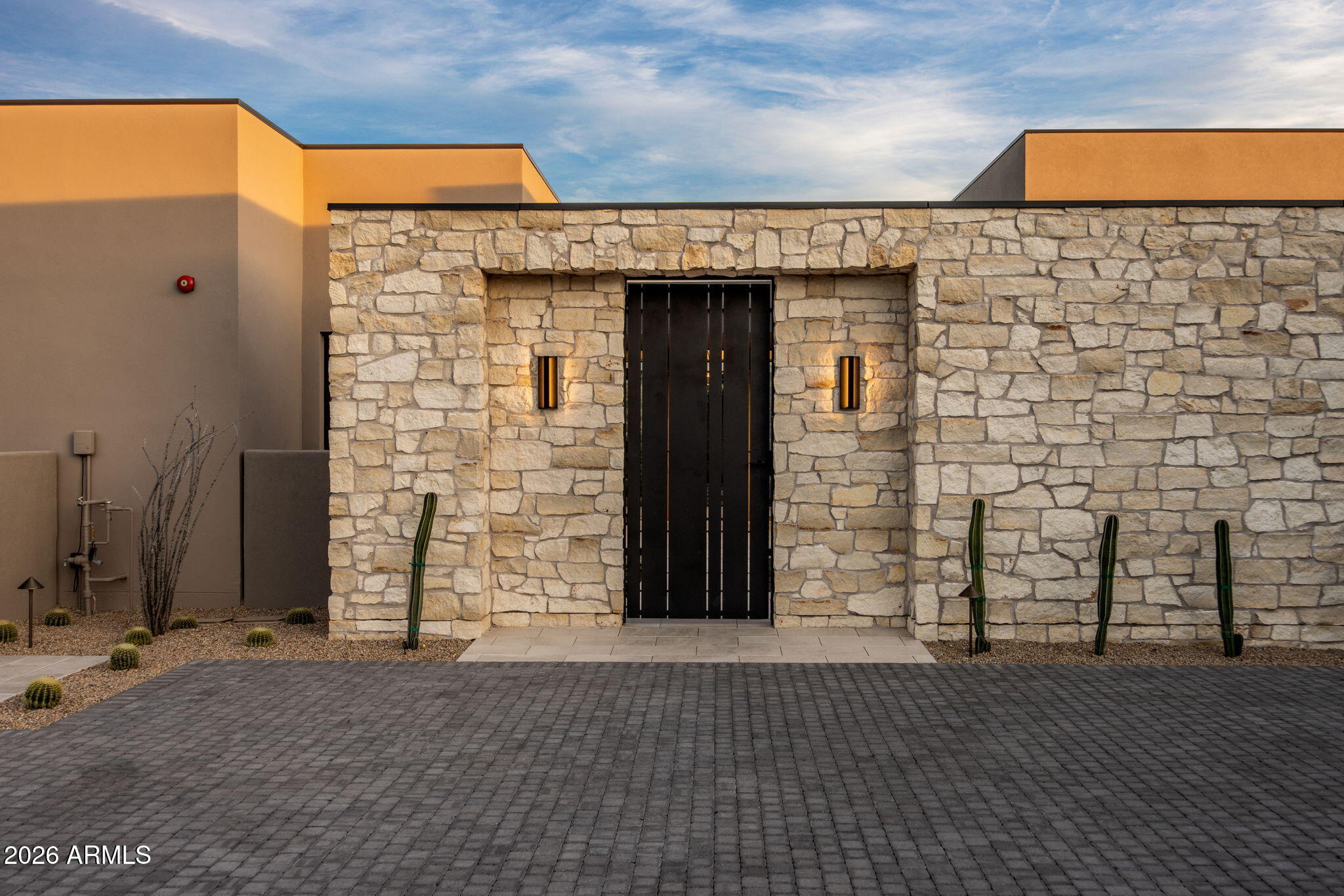 7498 E WHISPER ROCK Trail