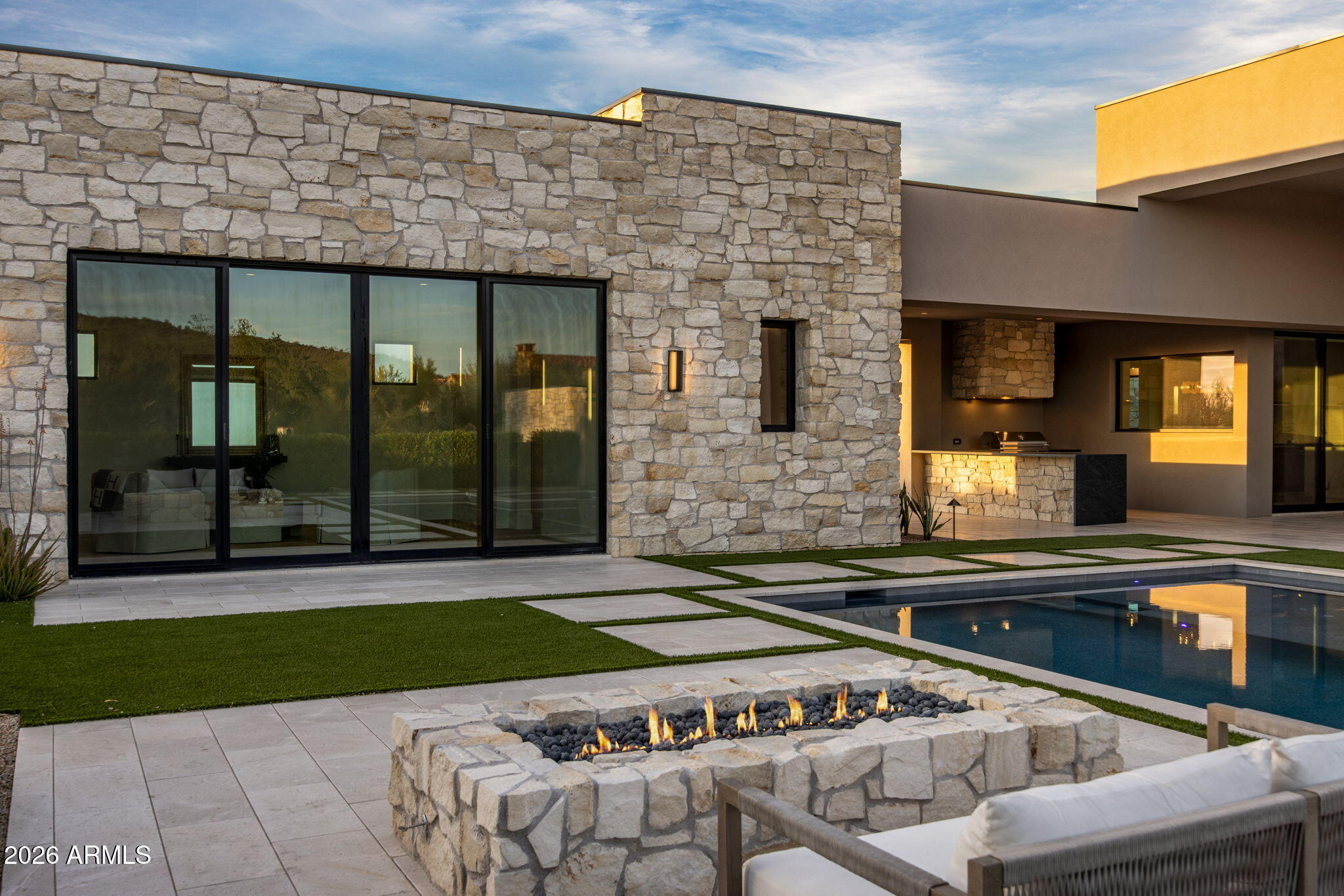 7498 E WHISPER ROCK Trail