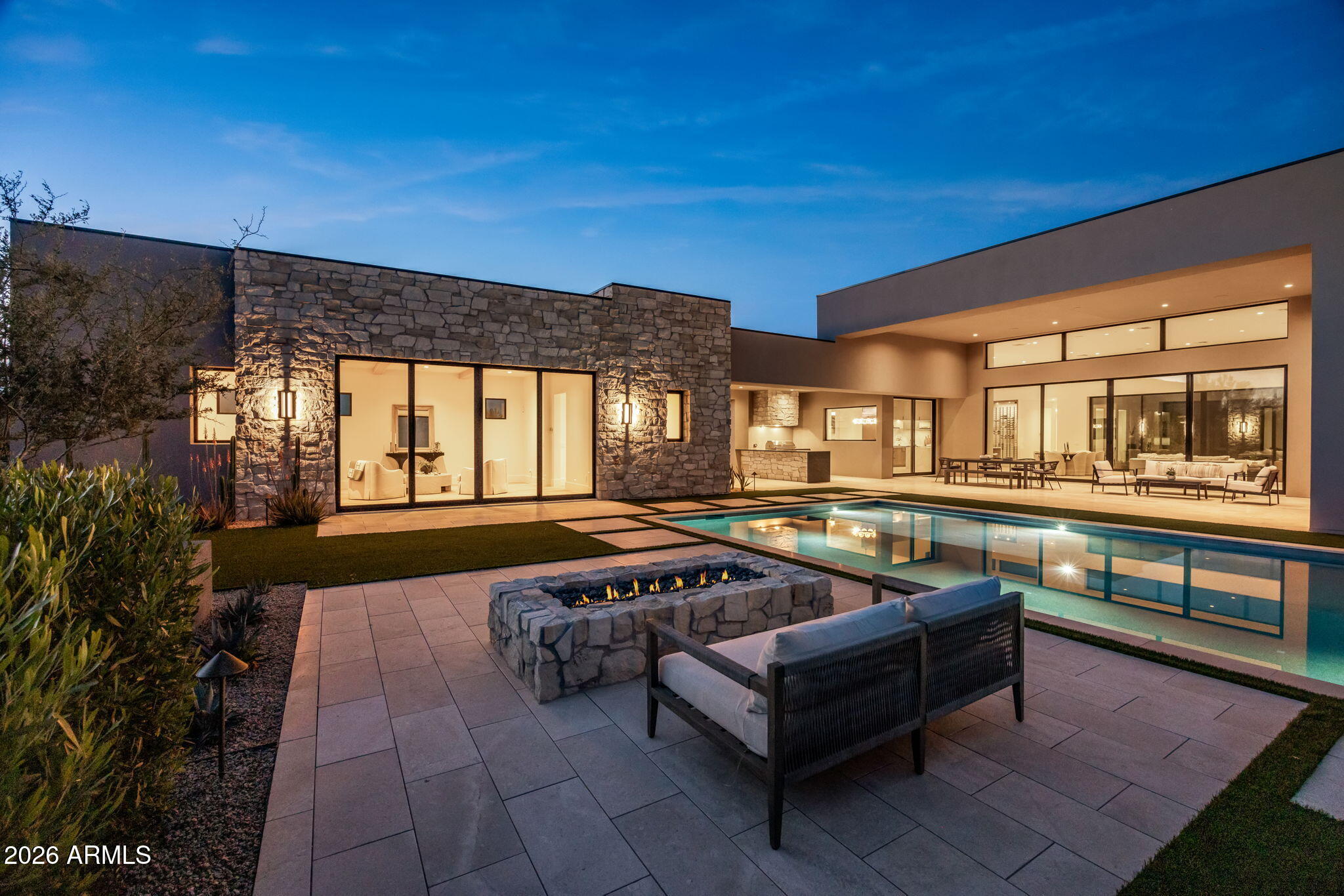 7498 E WHISPER ROCK Trail