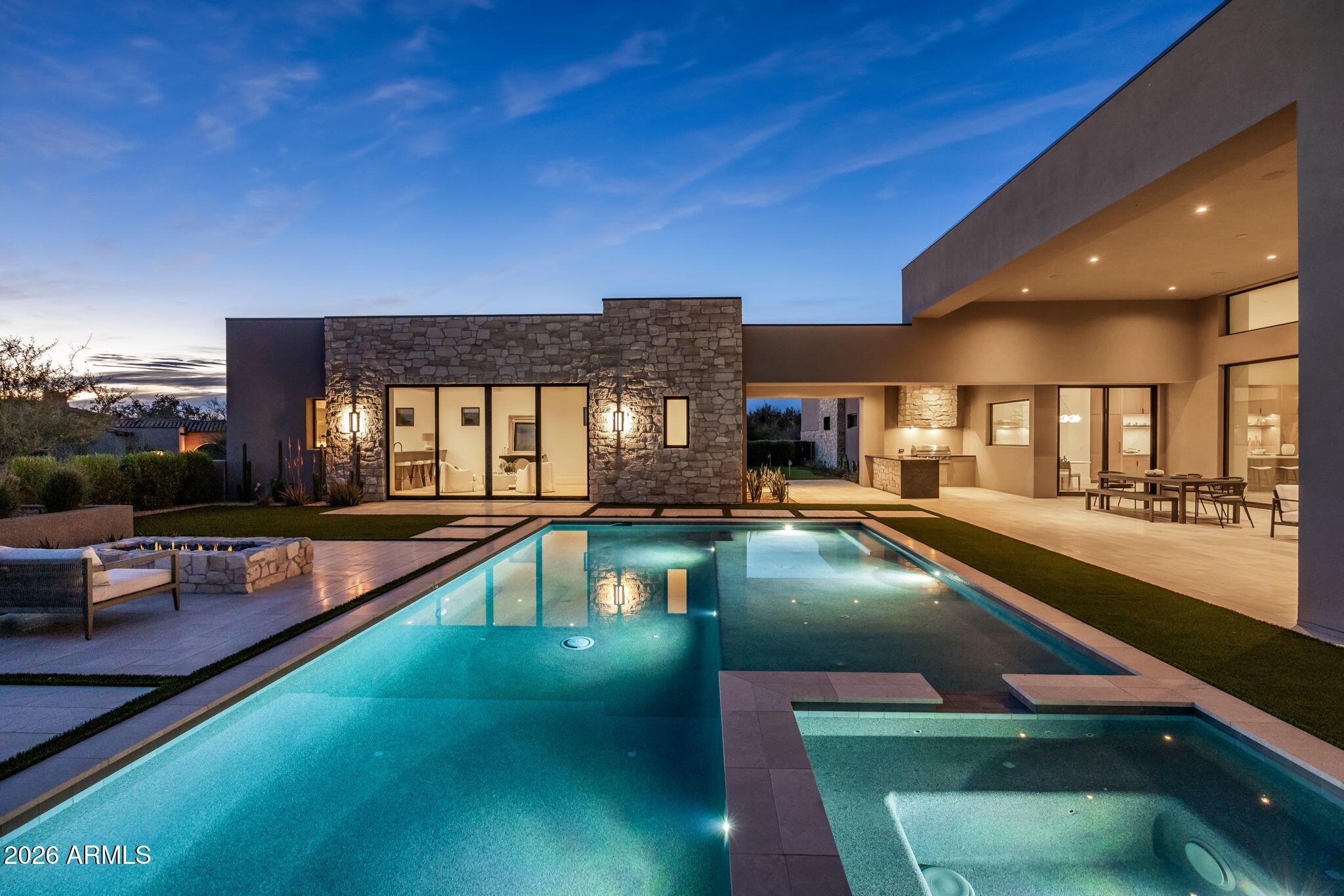 7498 E WHISPER ROCK Trail