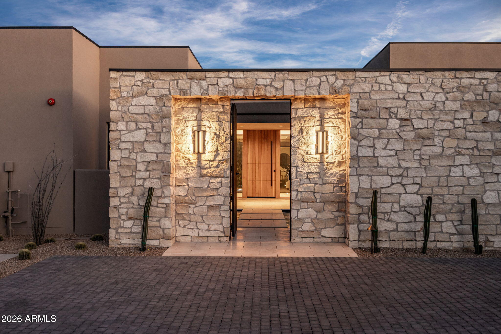 7498 E WHISPER ROCK Trail