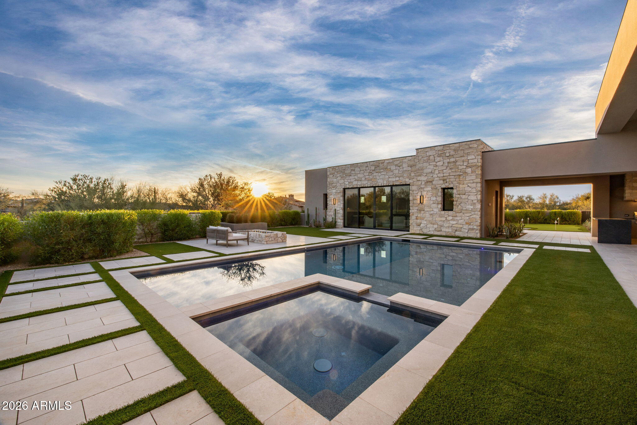 7498 E WHISPER ROCK Trail