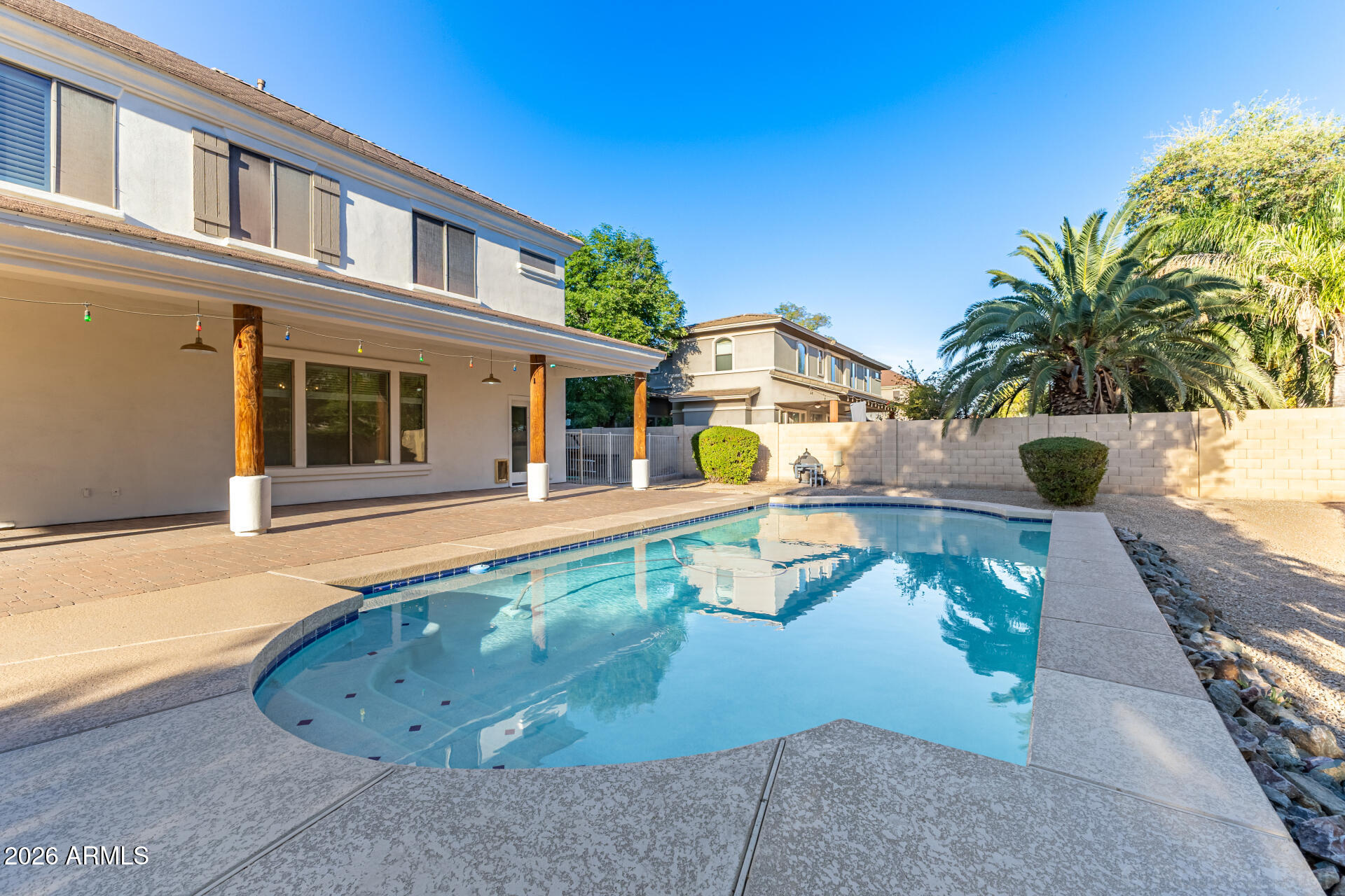 851 E DESERT INN Drive