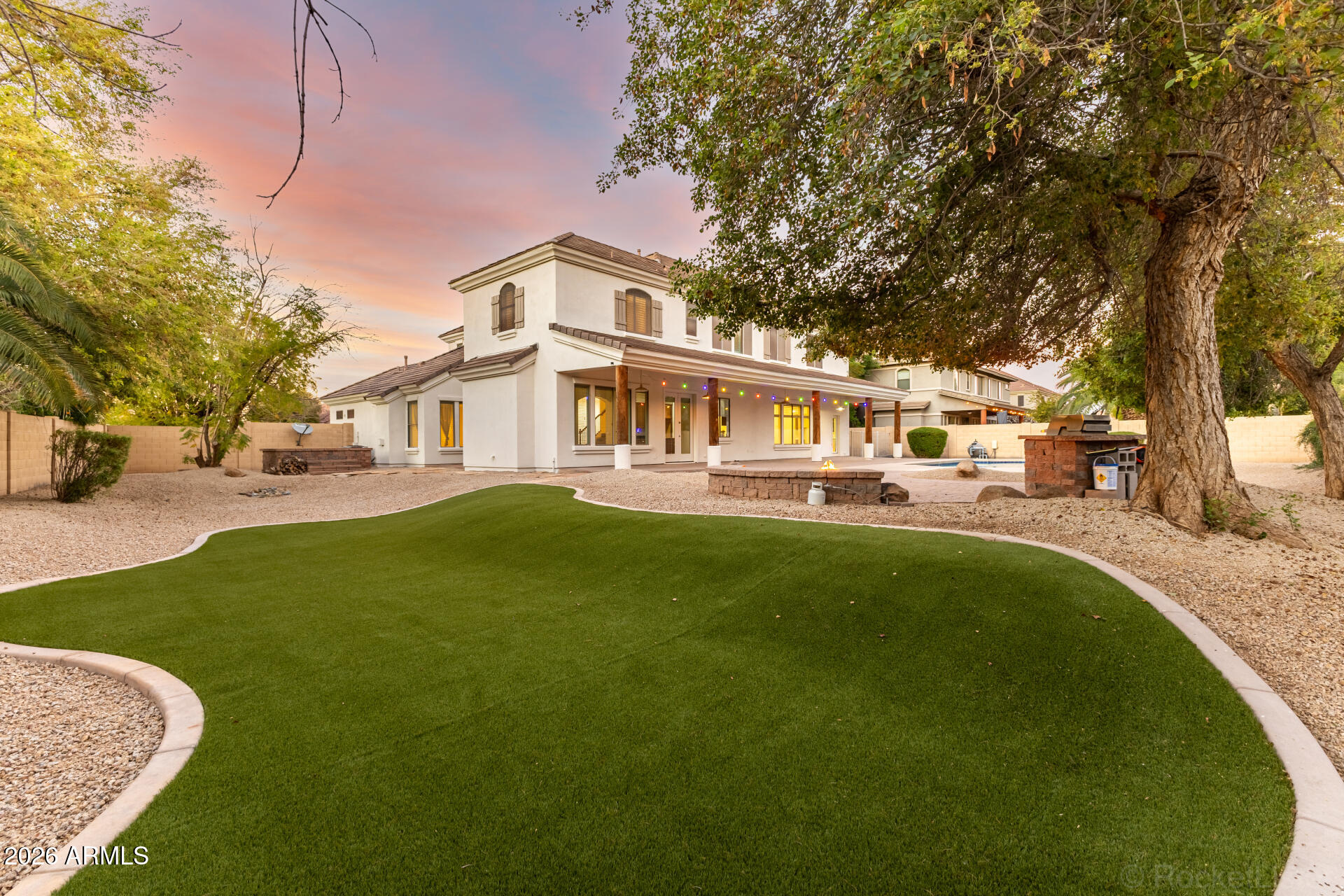 851 E DESERT INN Drive