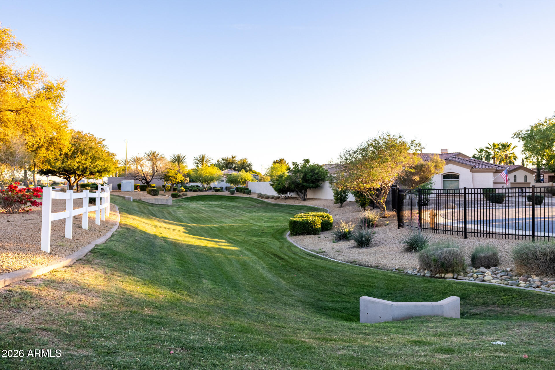851 E DESERT INN Drive