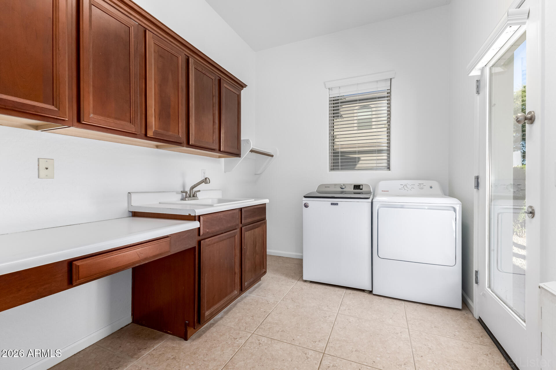 851 E DESERT INN Drive
