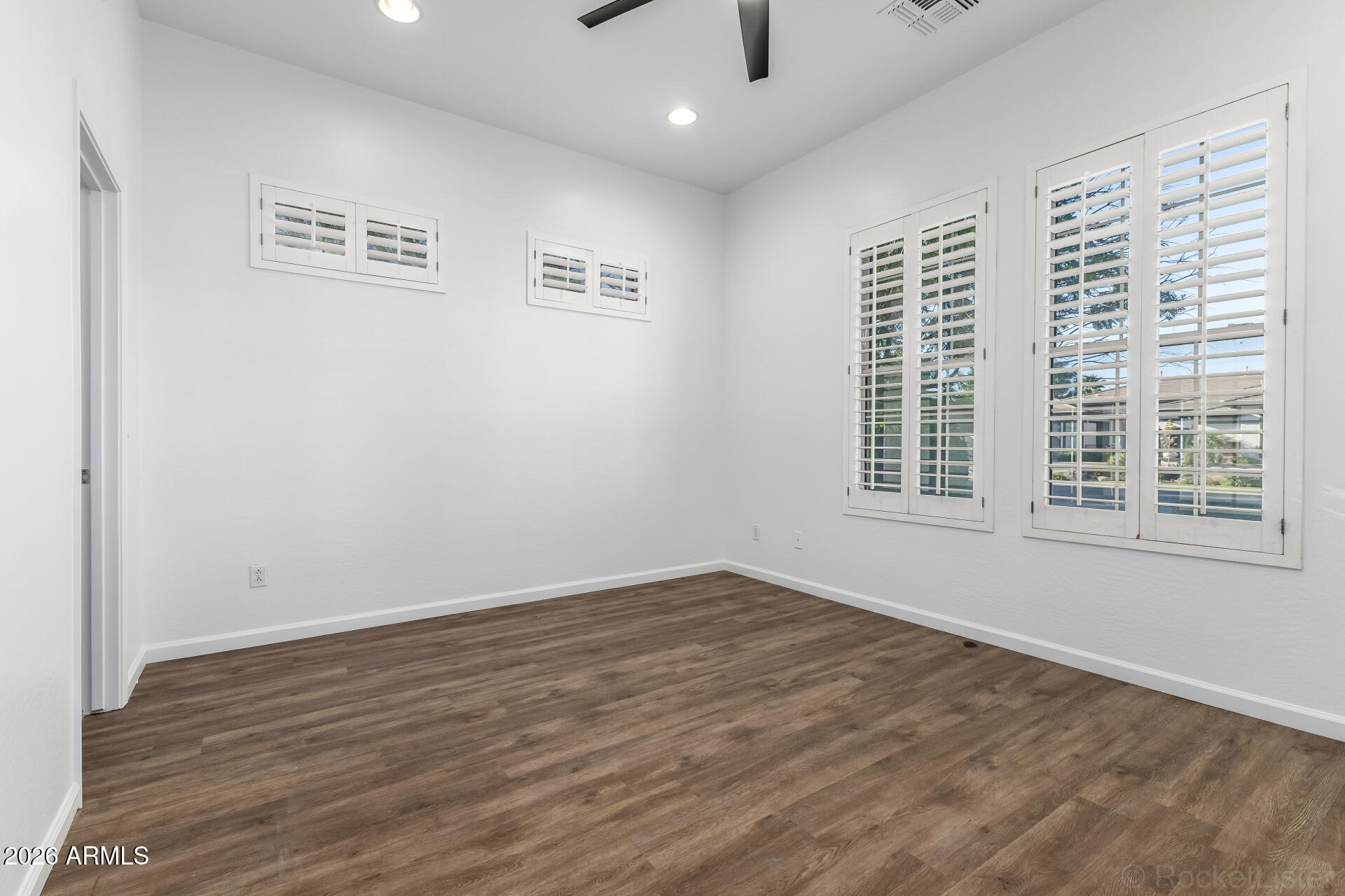 851 E DESERT INN Drive