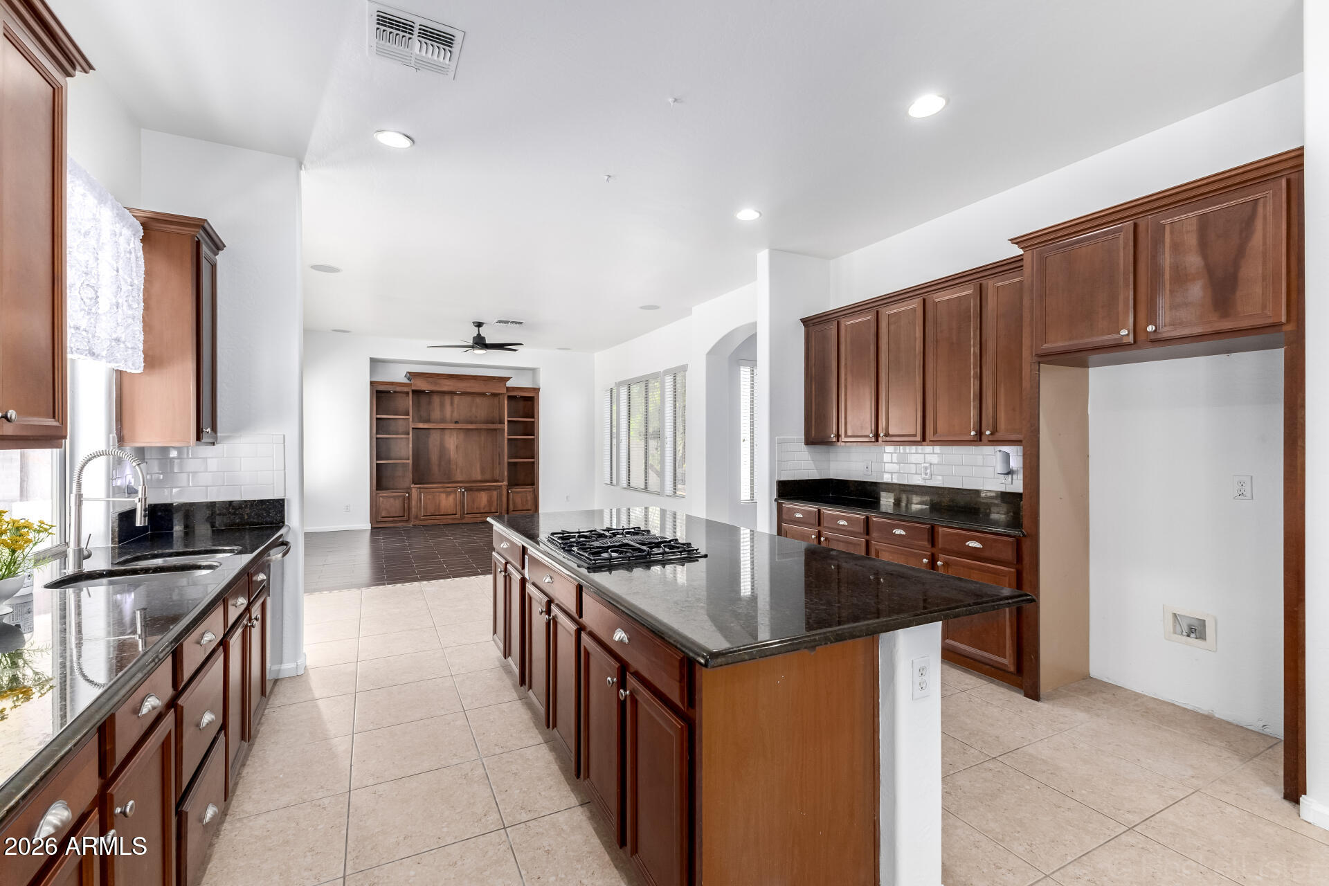851 E DESERT INN Drive