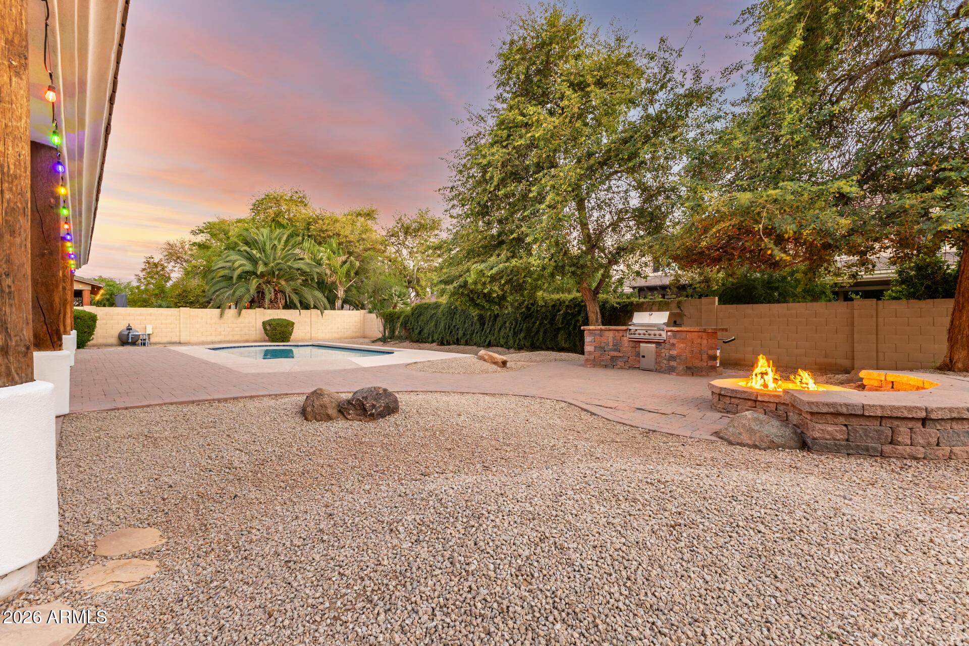 851 E DESERT INN Drive