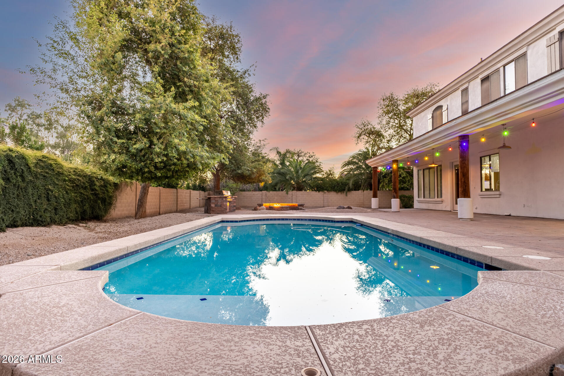 851 E DESERT INN Drive