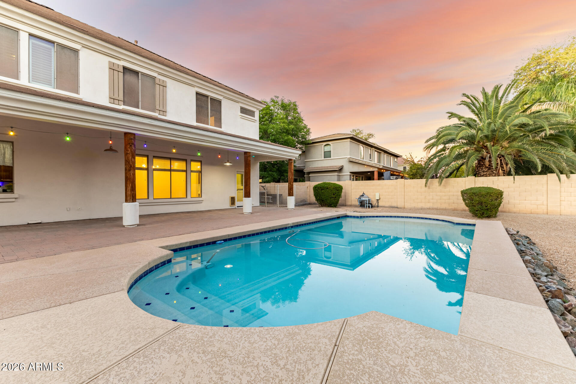 851 E DESERT INN Drive