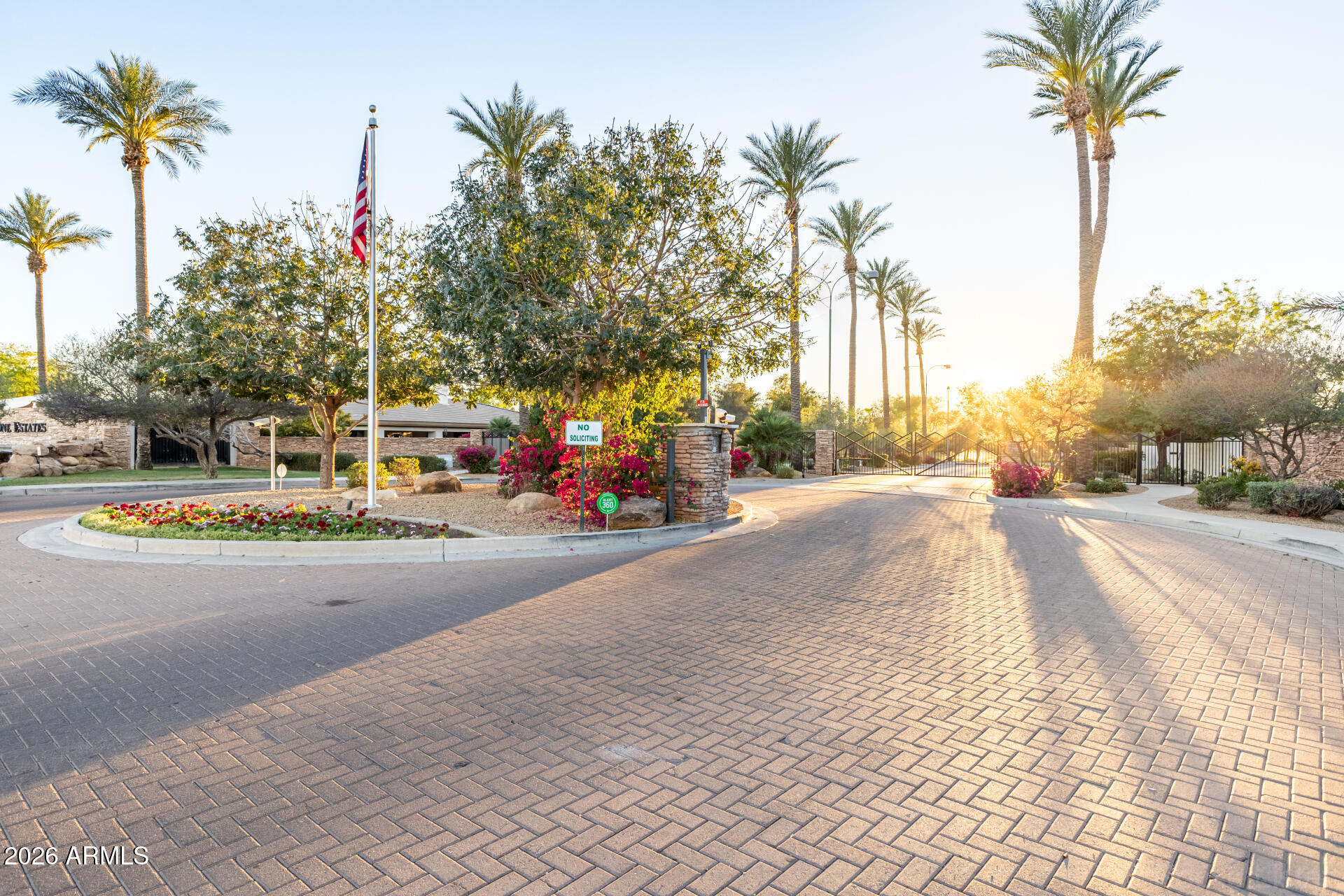 851 E DESERT INN Drive