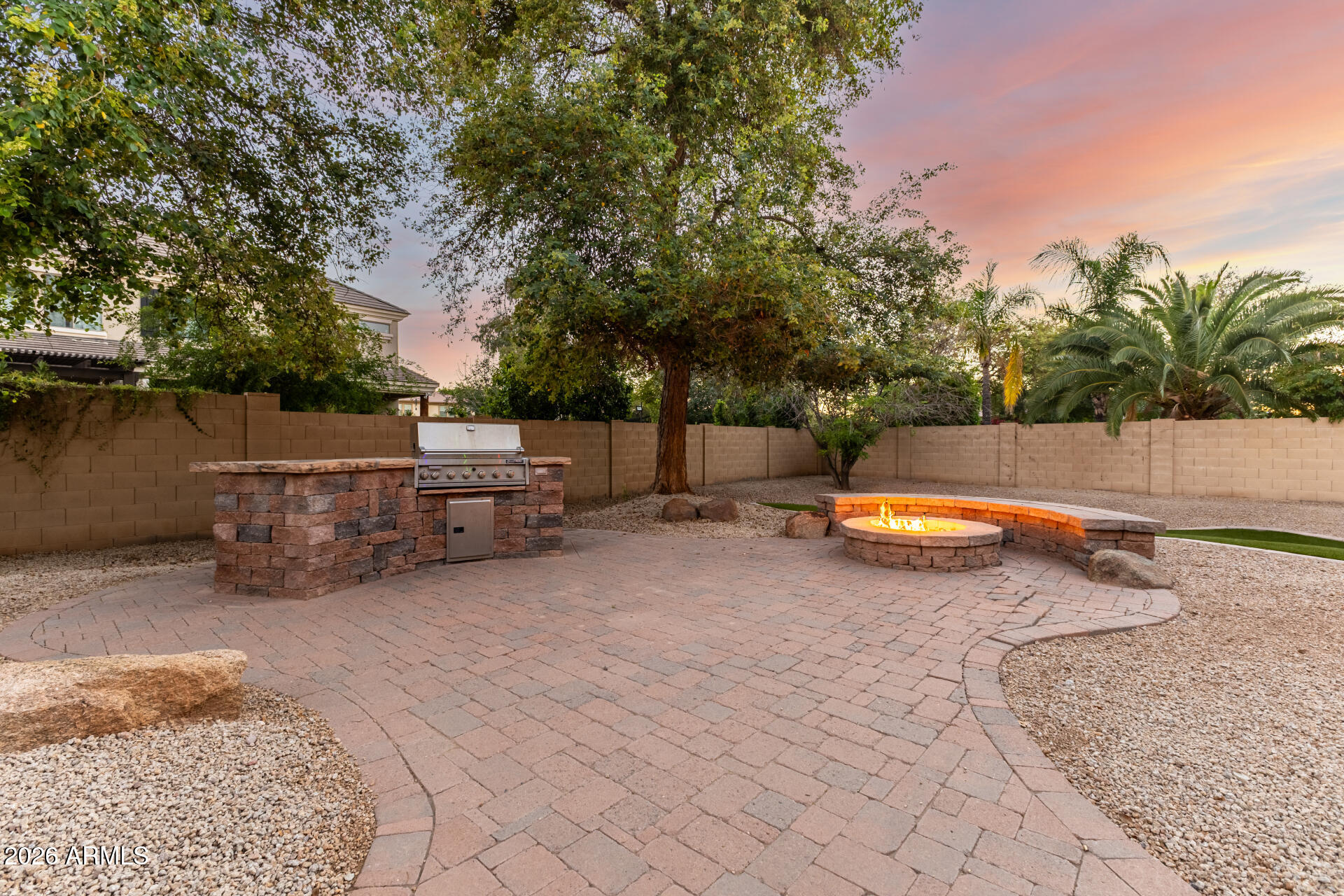 851 E DESERT INN Drive