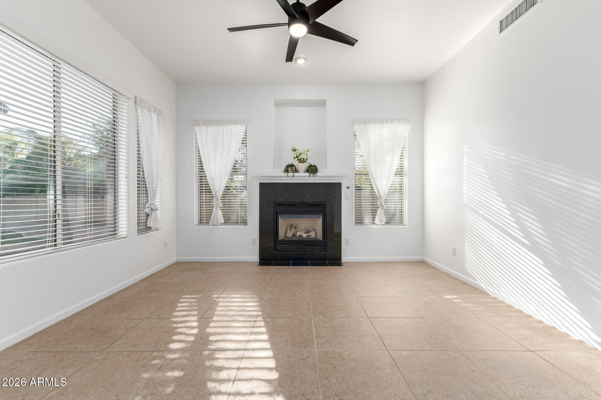851 E DESERT INN Drive