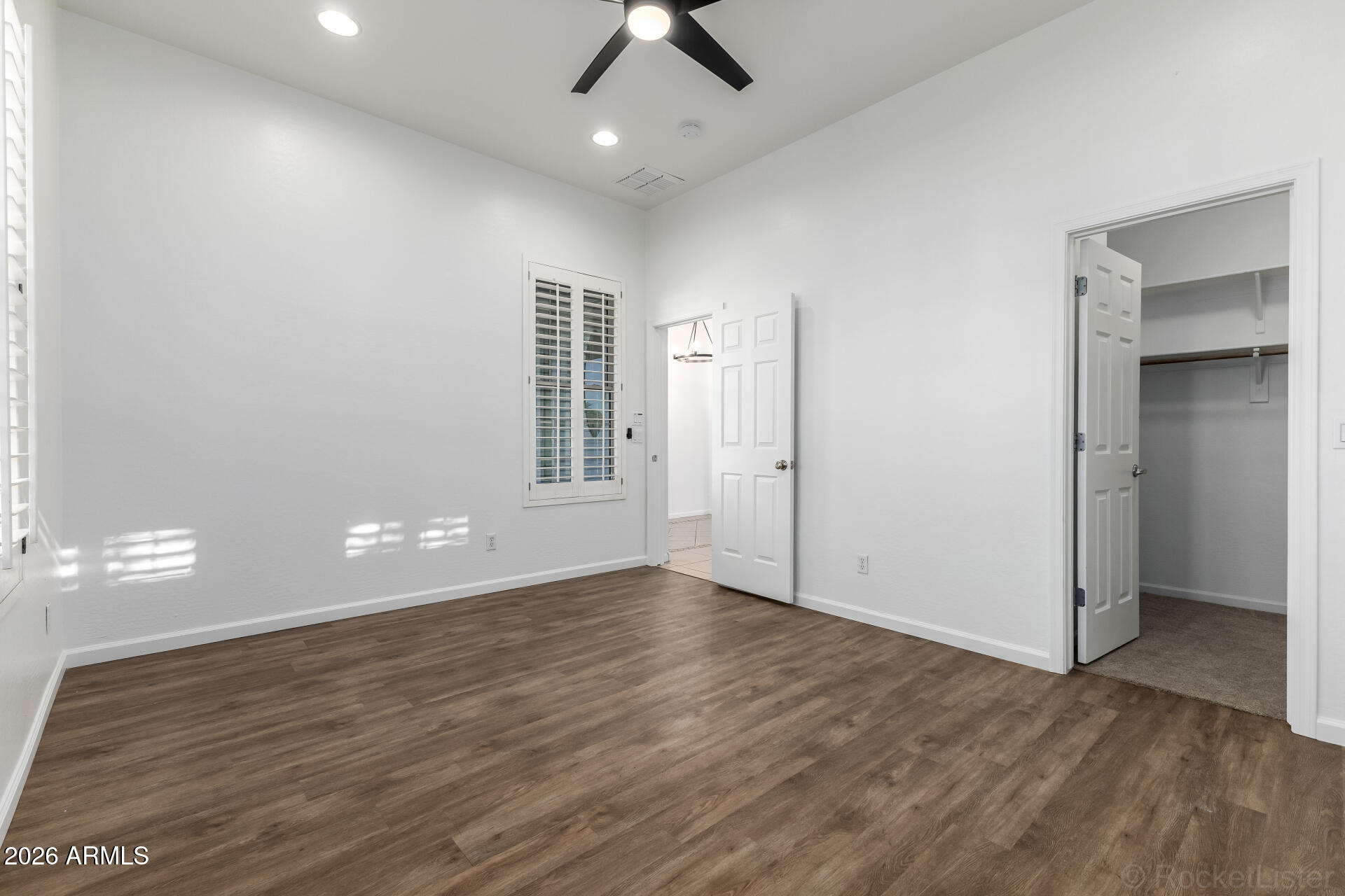 851 E DESERT INN Drive