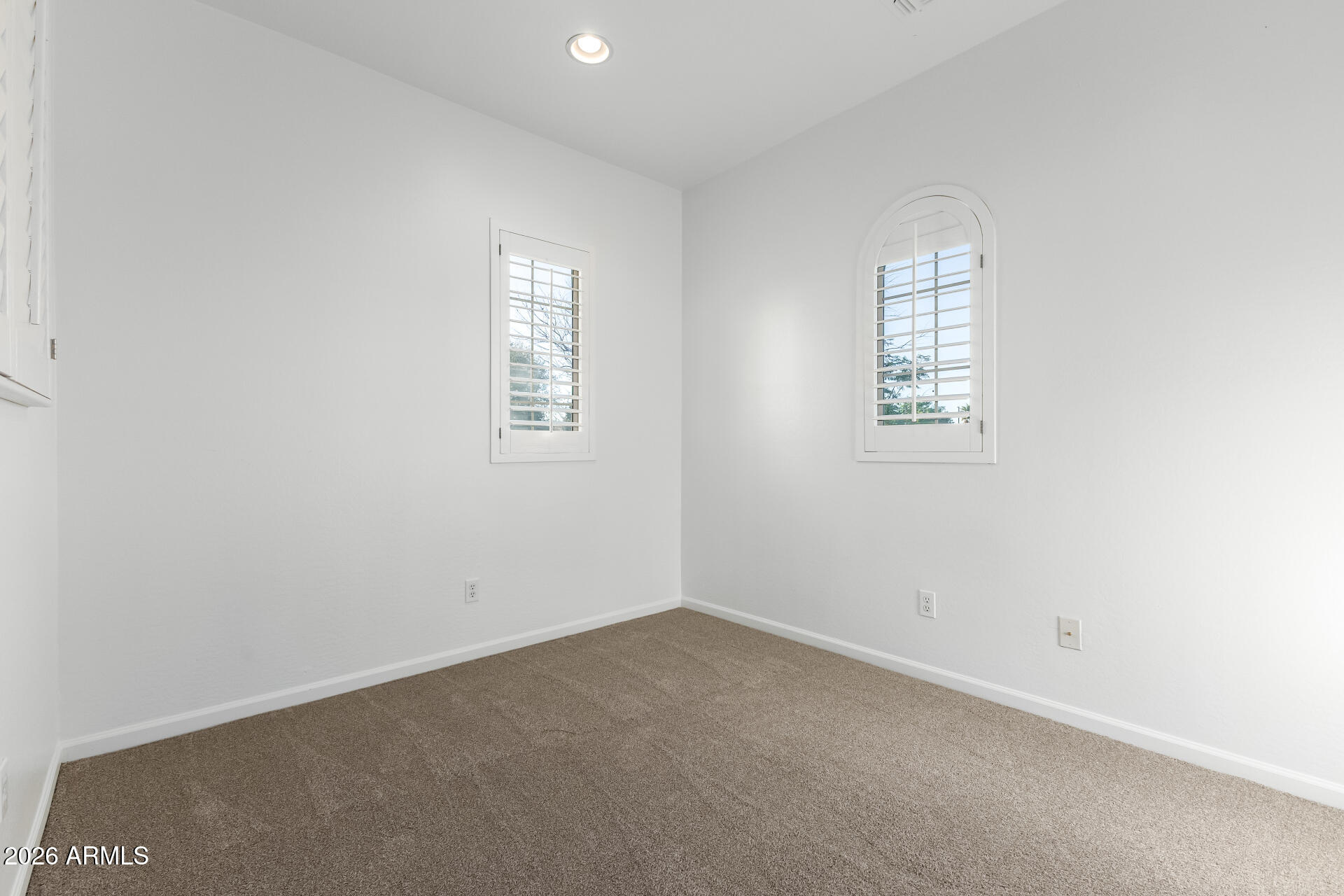 851 E DESERT INN Drive