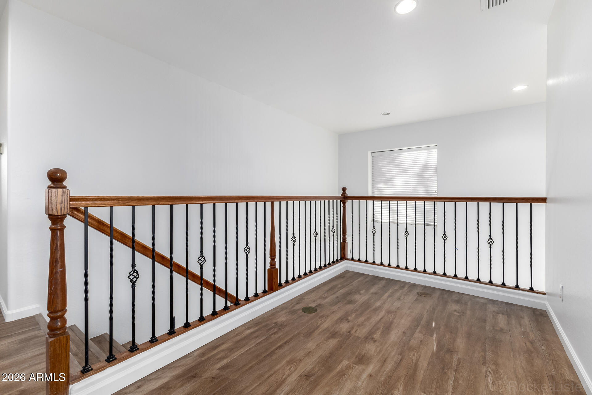 851 E DESERT INN Drive