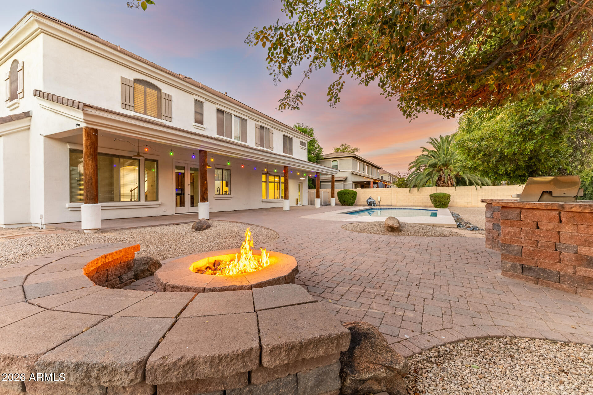 851 E DESERT INN Drive