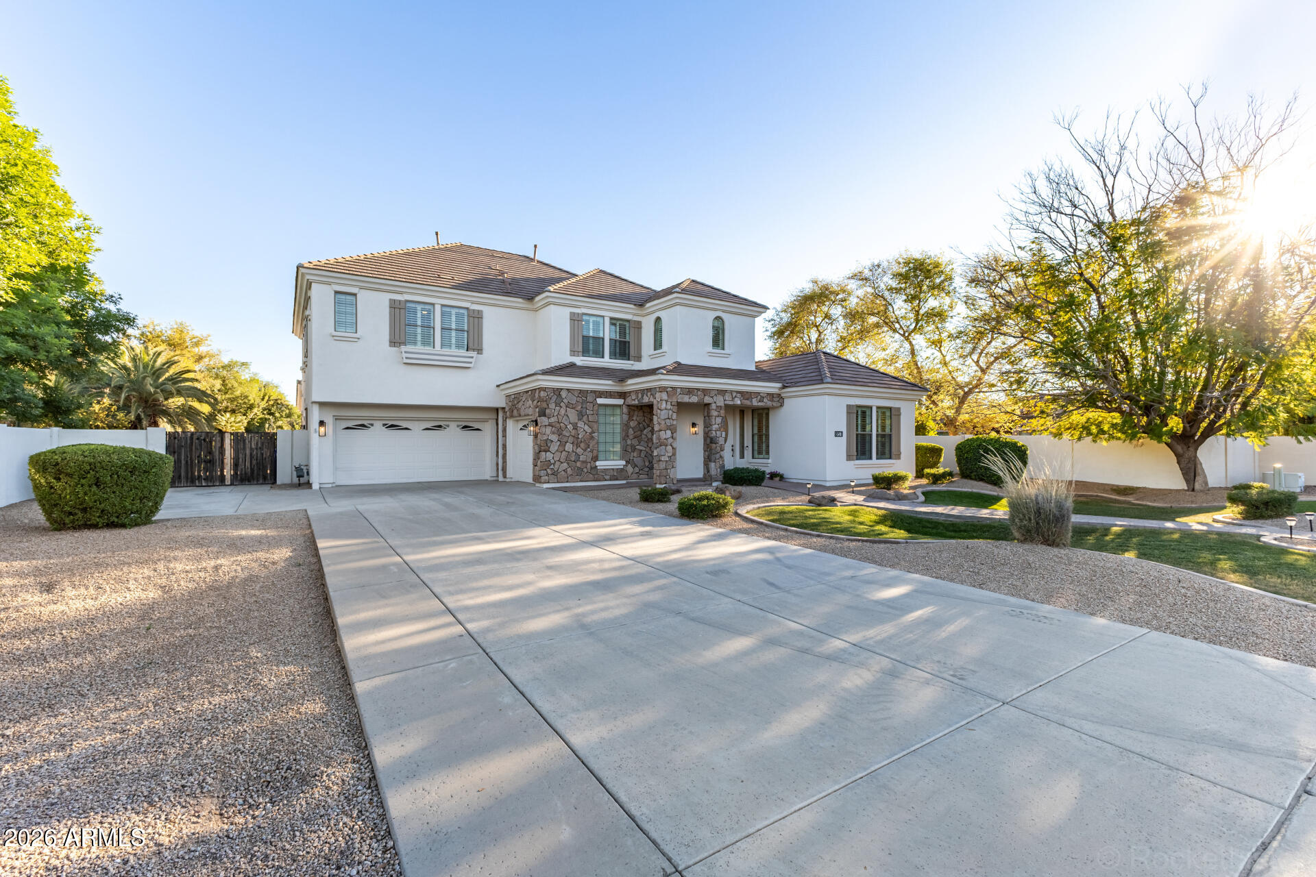 851 E DESERT INN Drive