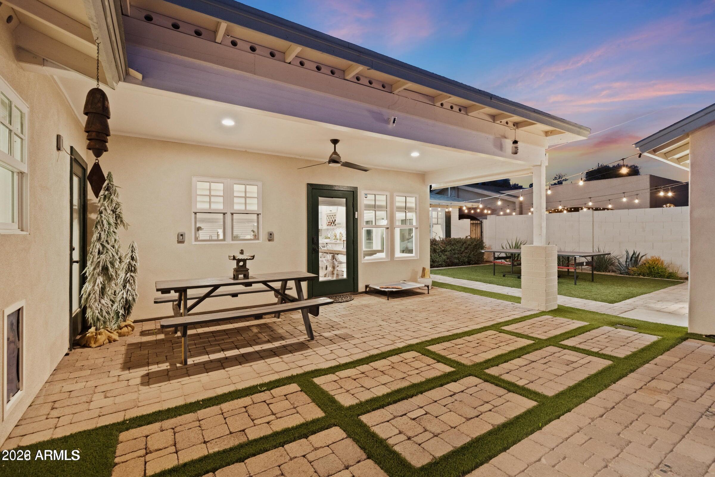 4923 E INDIANOLA Avenue