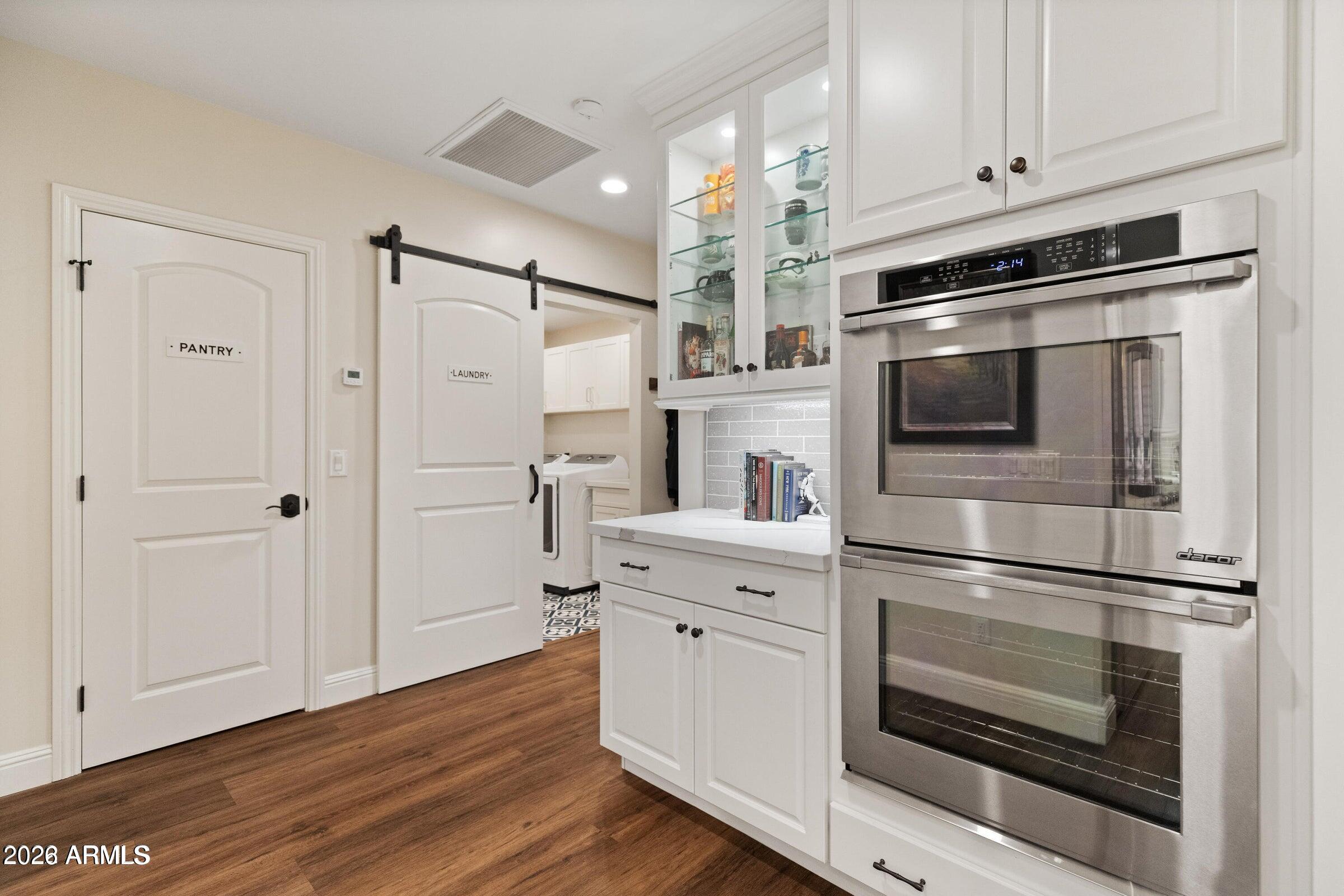 4923 E INDIANOLA Avenue