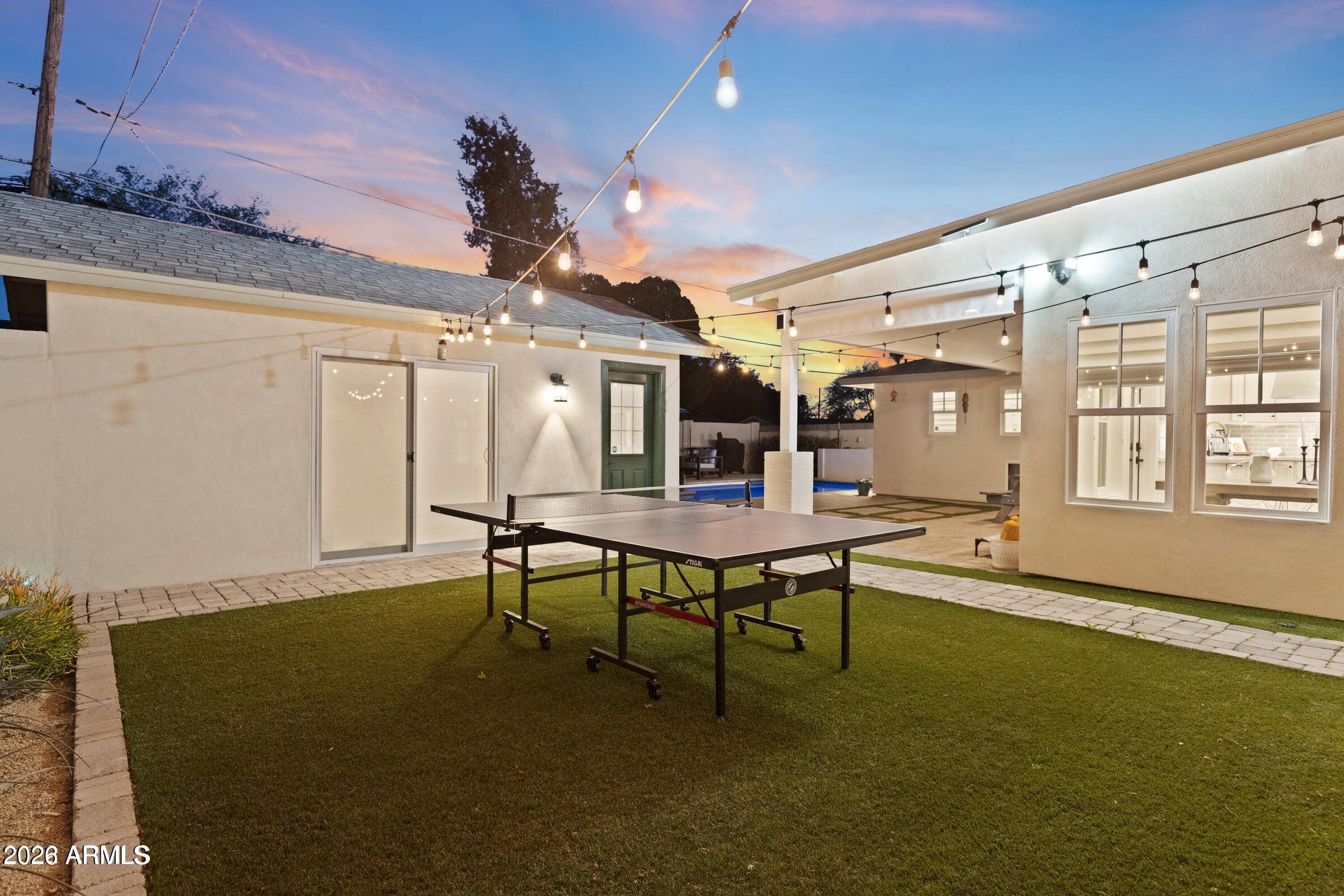 4923 E INDIANOLA Avenue