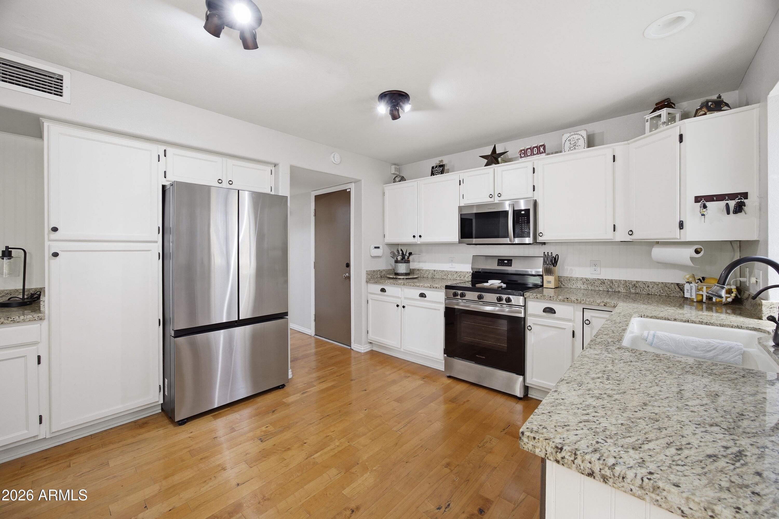 638 S SURFSIDE Drive