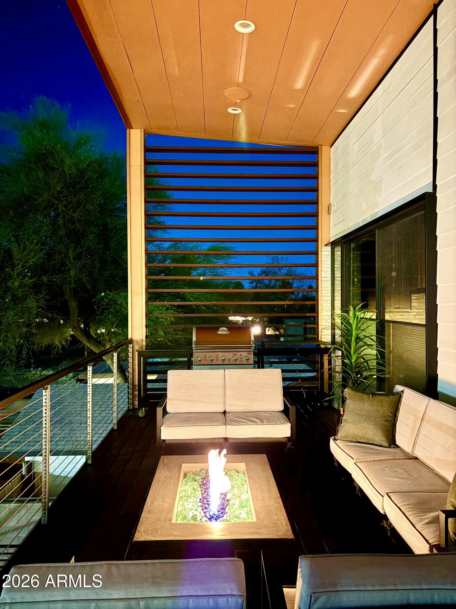 900 S UNA Avenue