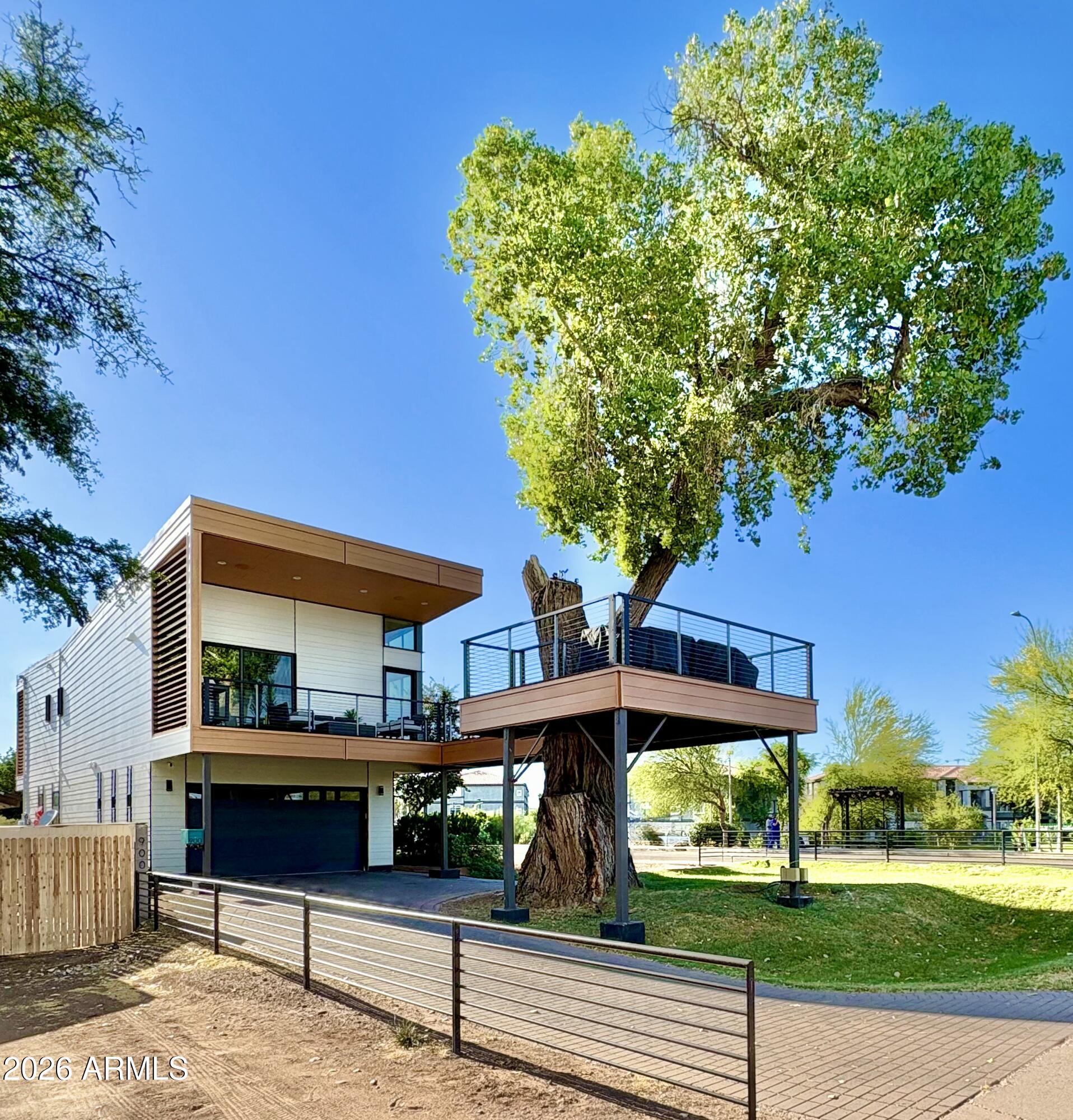 900 S UNA Avenue